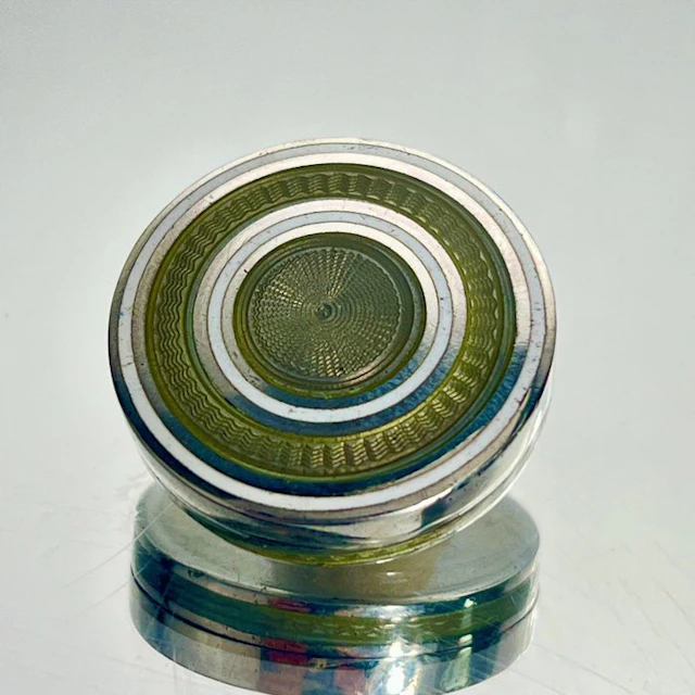 Box - Ointment - Vanity Art Deco - Belle Epoque - .925 silver - Guilloché