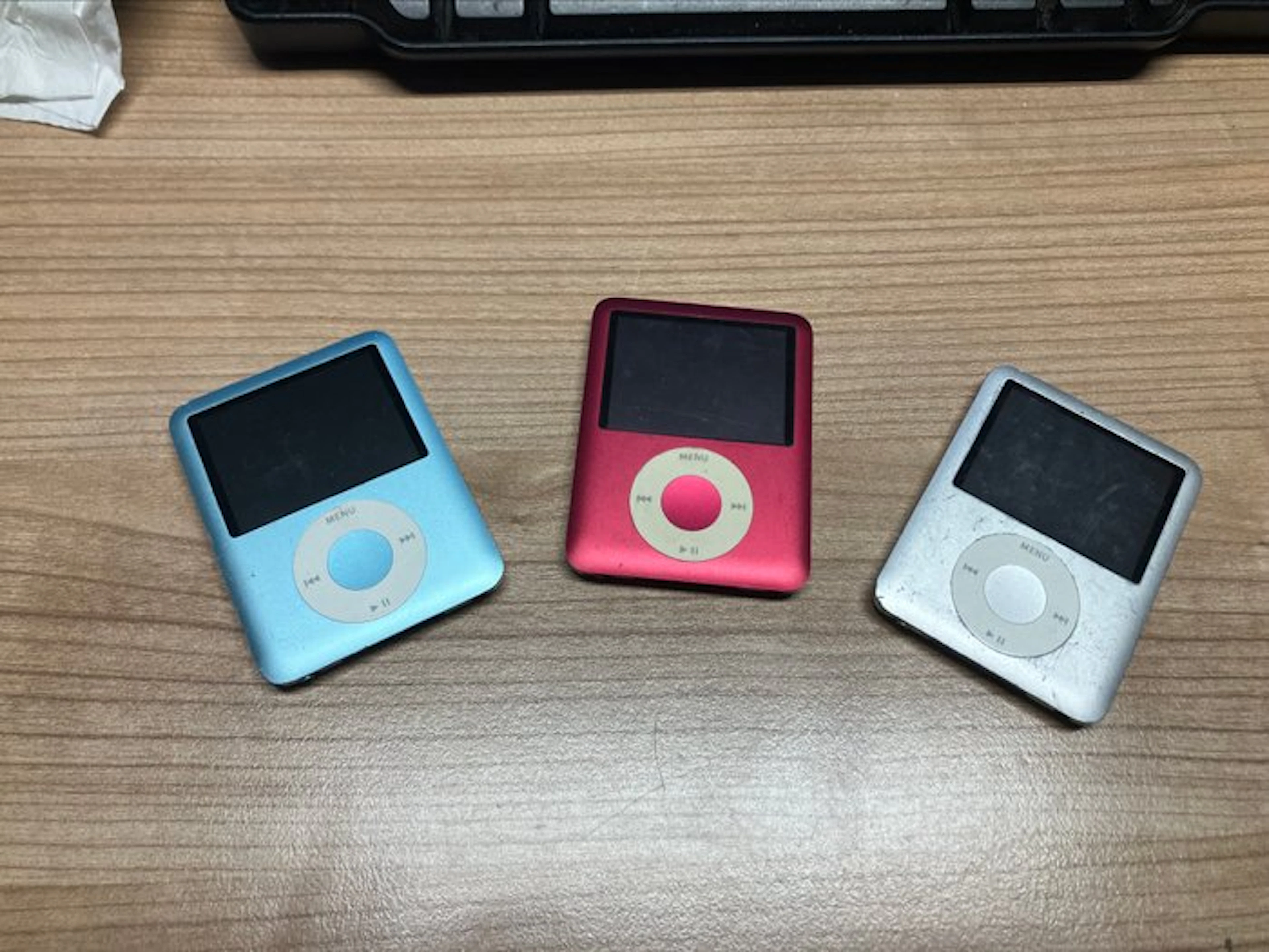 Apple - iPod Nano (2nd generation) 3 pcs ,3 working ,1...