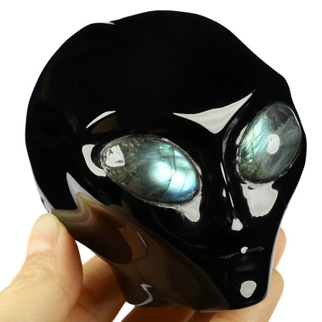 449g Black Obsidian Female Alien – Devil's Mirror
