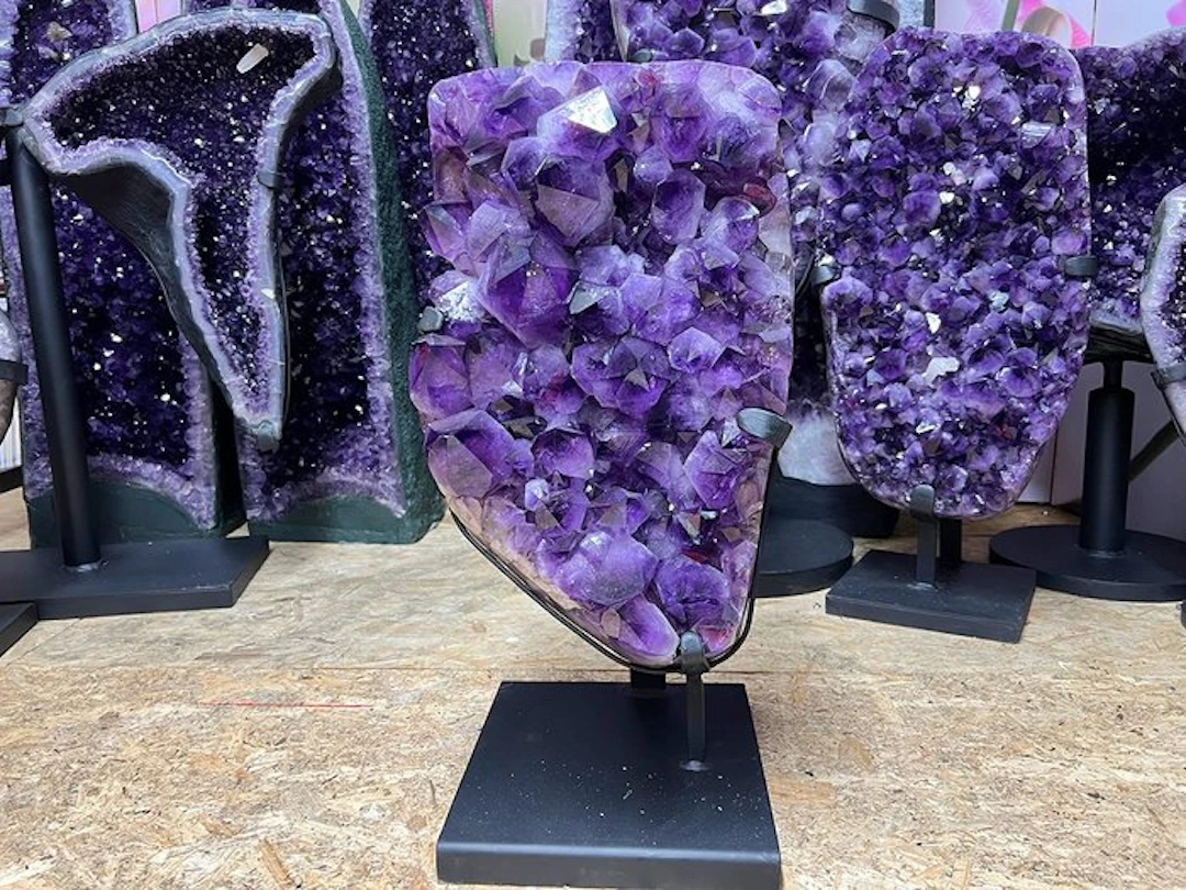 Amethyst Crystal cluster - Height: 84 cm - Width: 31 cm- 56 kg - (1)