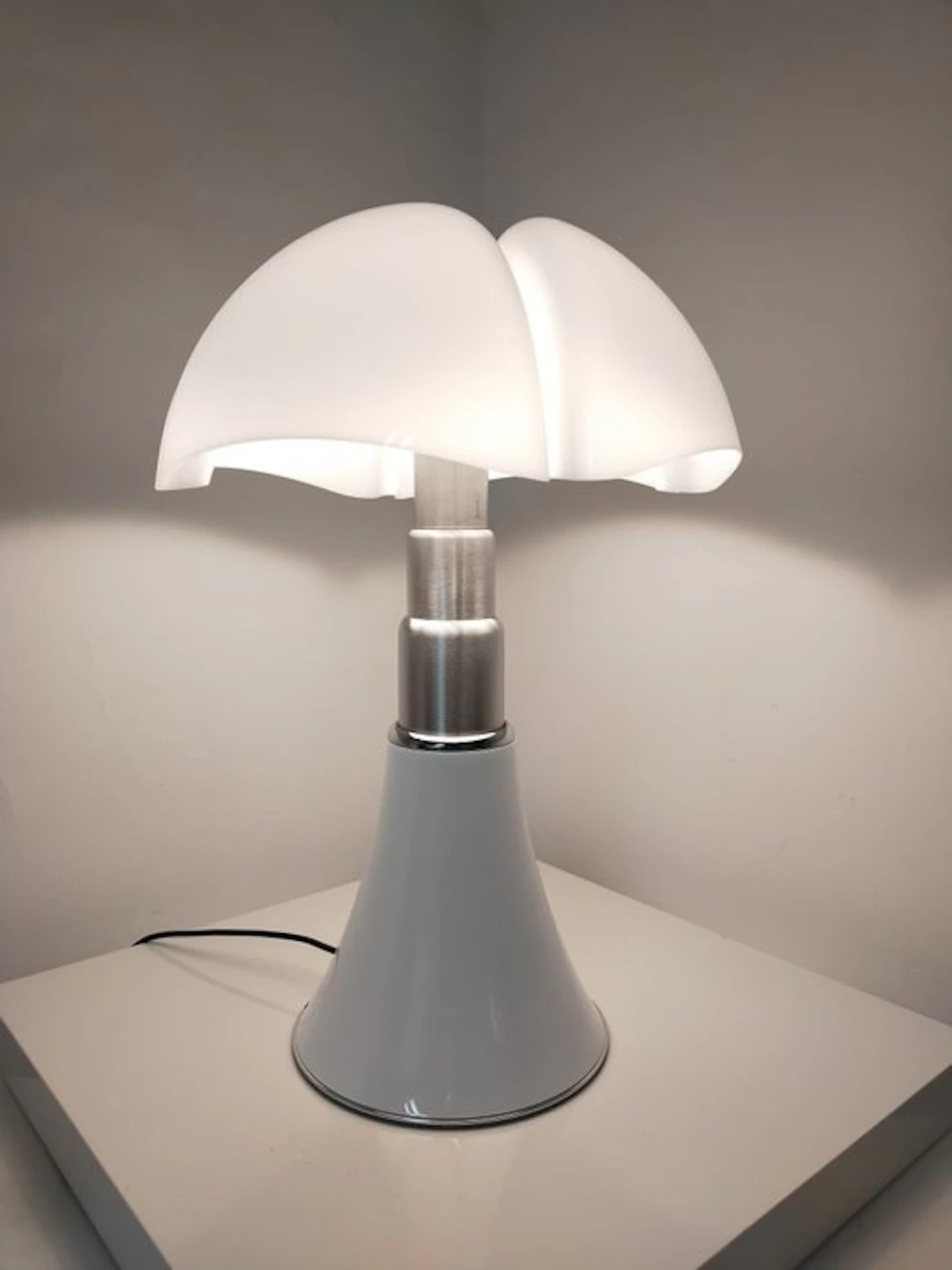 Martinelli Luce - Gae Aulenti - Table lamp - Pipistrello 620 - Metal