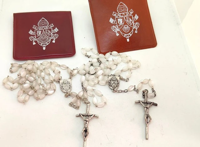 Rosary (2) - Lot of two silver rosaries of Pope Benedict XVI