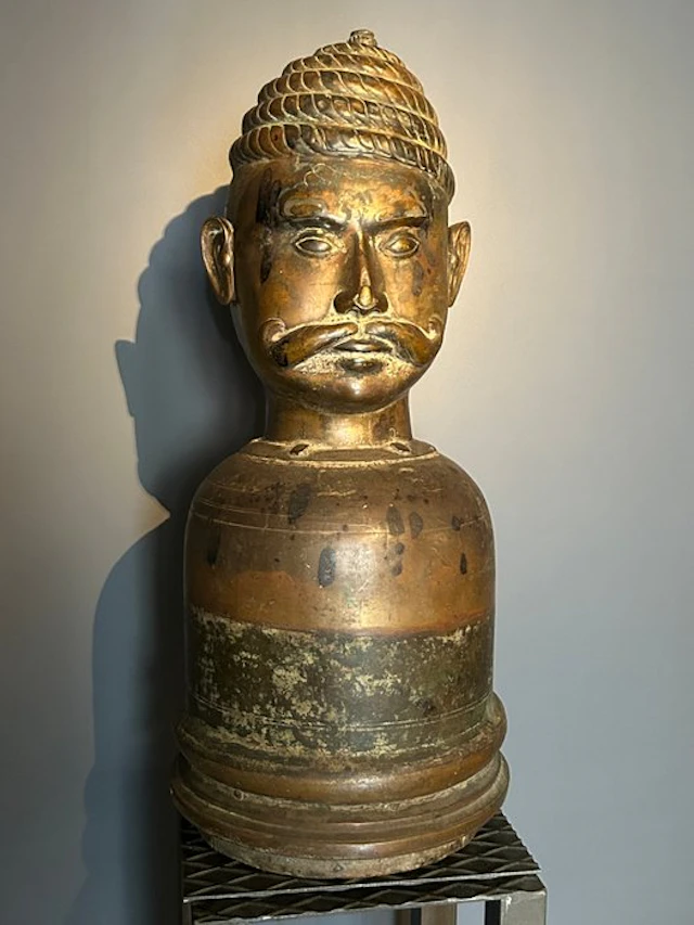 Extraordinary Mukhalinga - 59 cm - Bronze - India - 18th–19th centuries