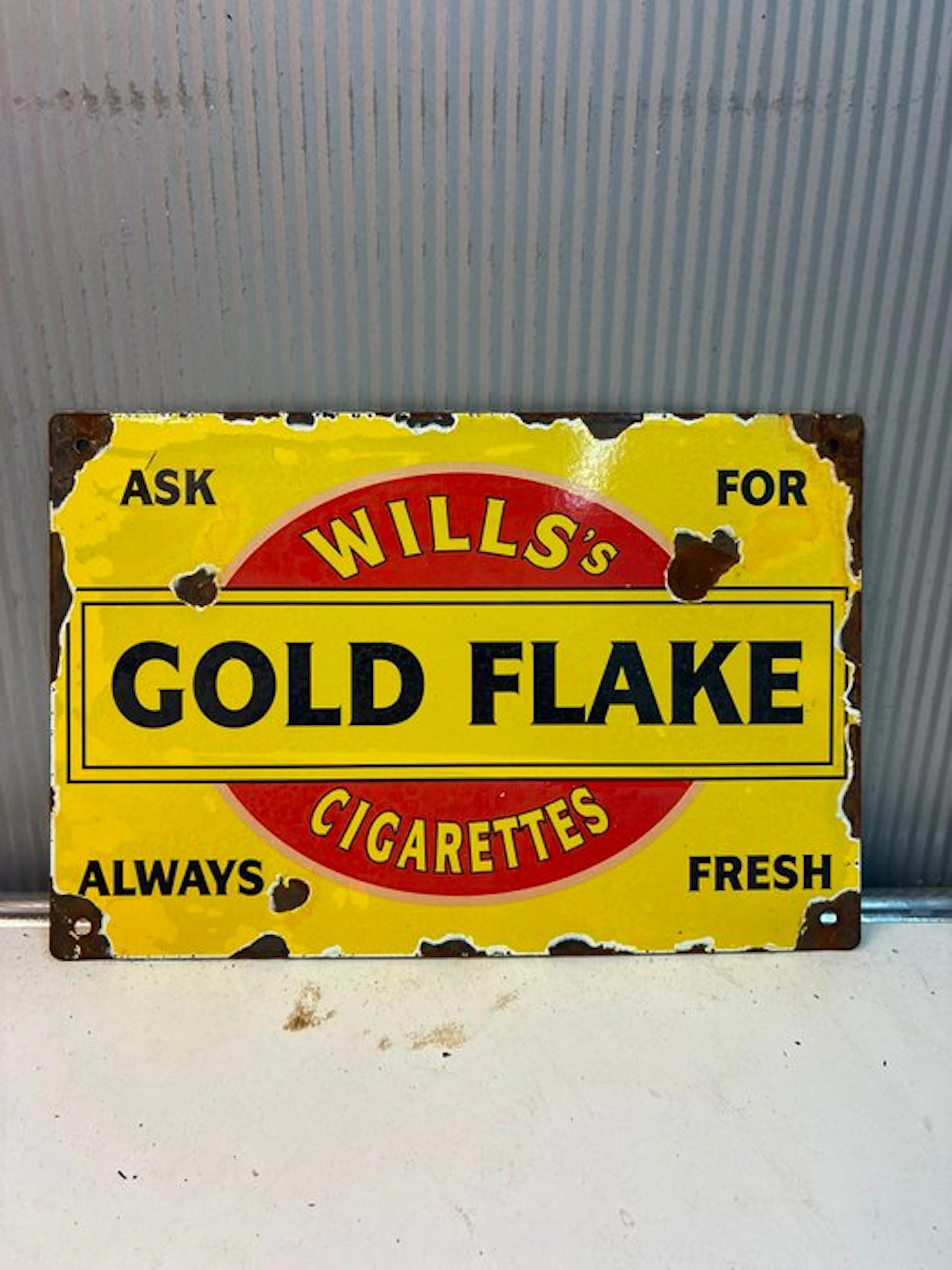 Wills’s Gold Flake Cigarettes – Emaille Reclamebord - Enamel sign - Enamel