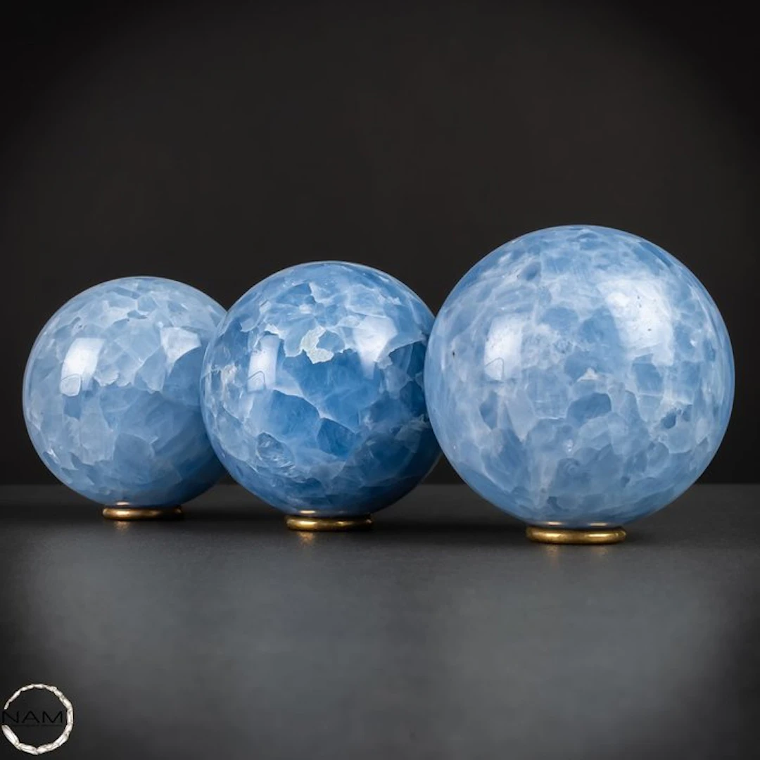 Blue Calcite Sphere Set – Three harmonious natural...