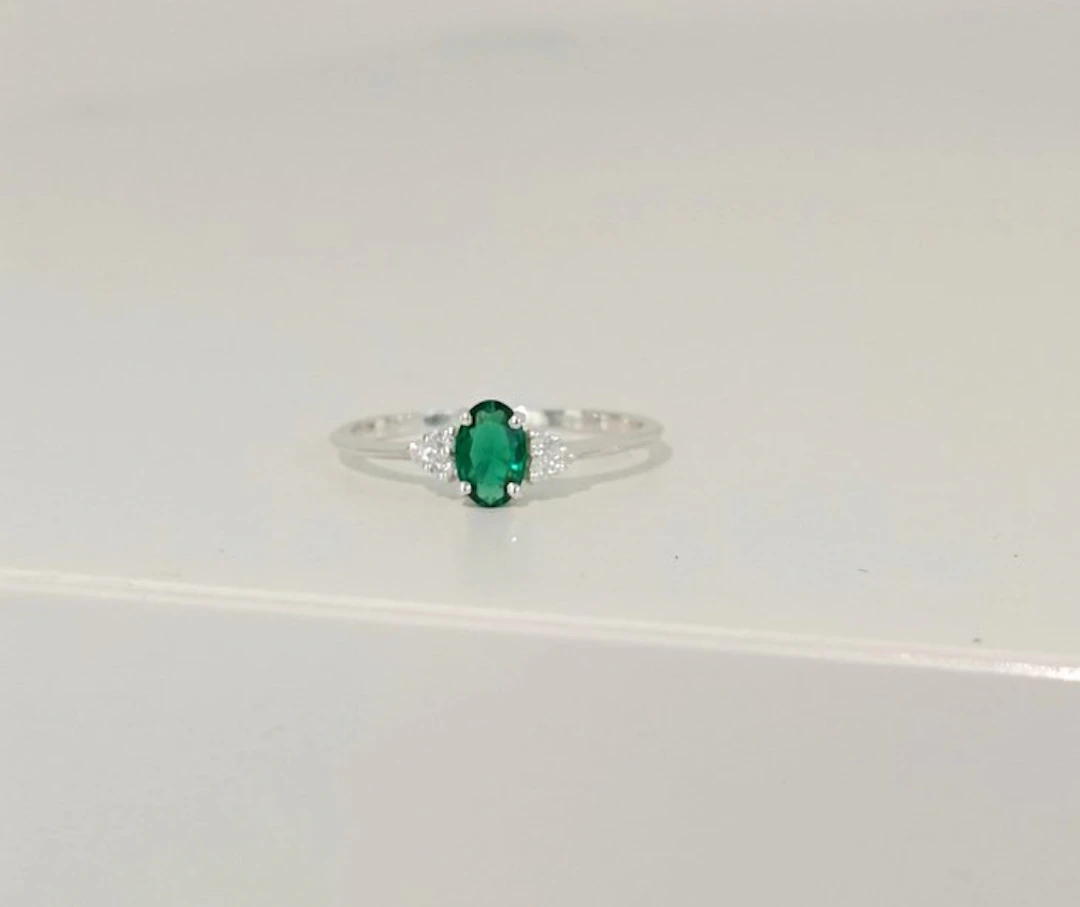 Ring - 18 kt. White gold Emerald - Diamond