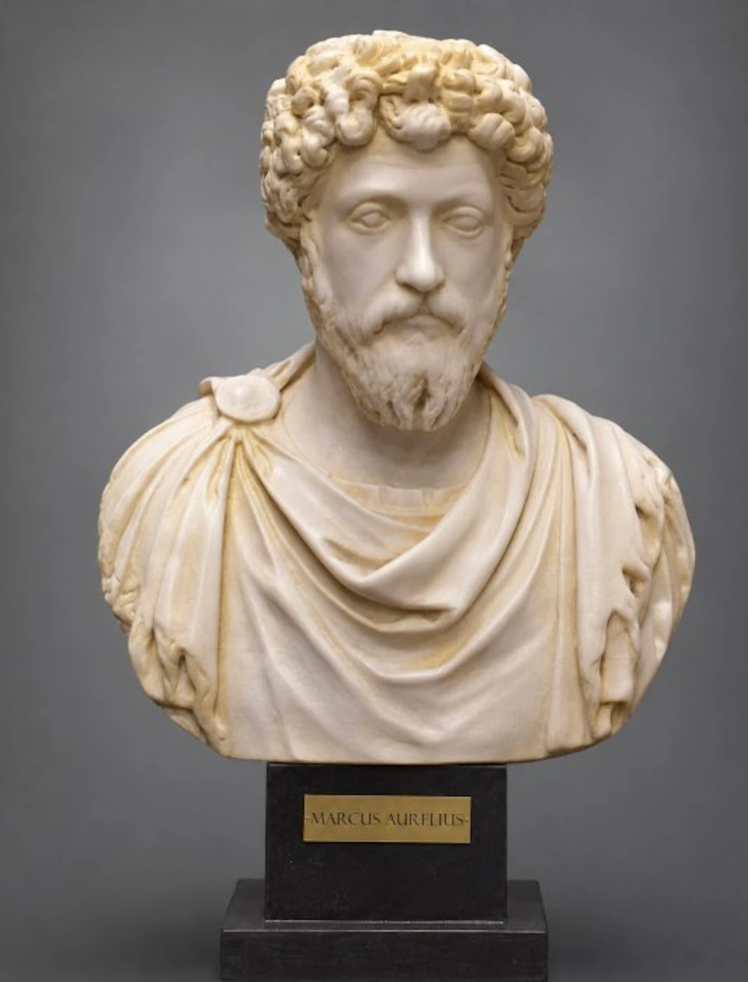 Hand-carved marble Sculpture - 35 cm