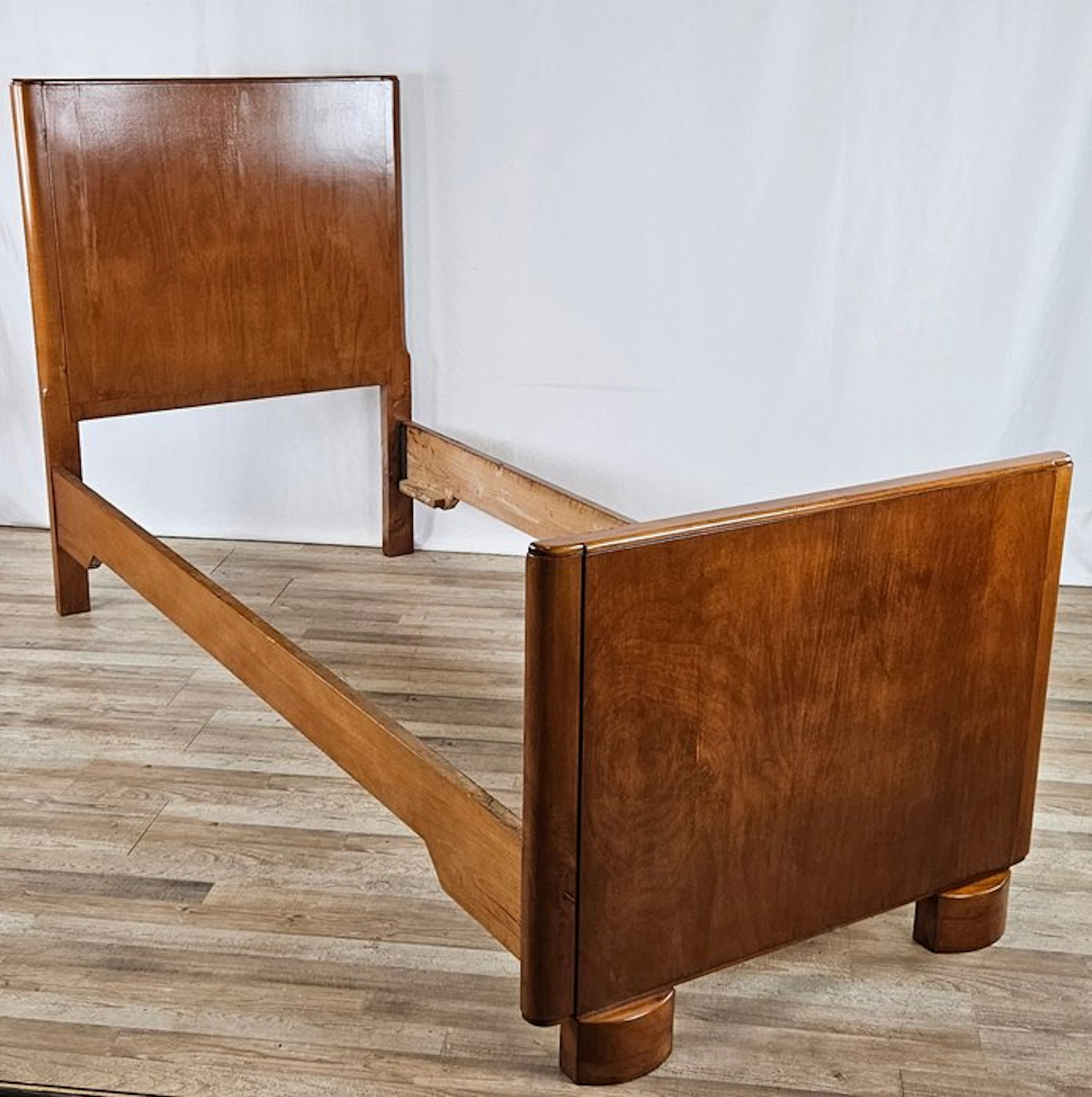 Bed - Art Deco bed in walnut - Walnut