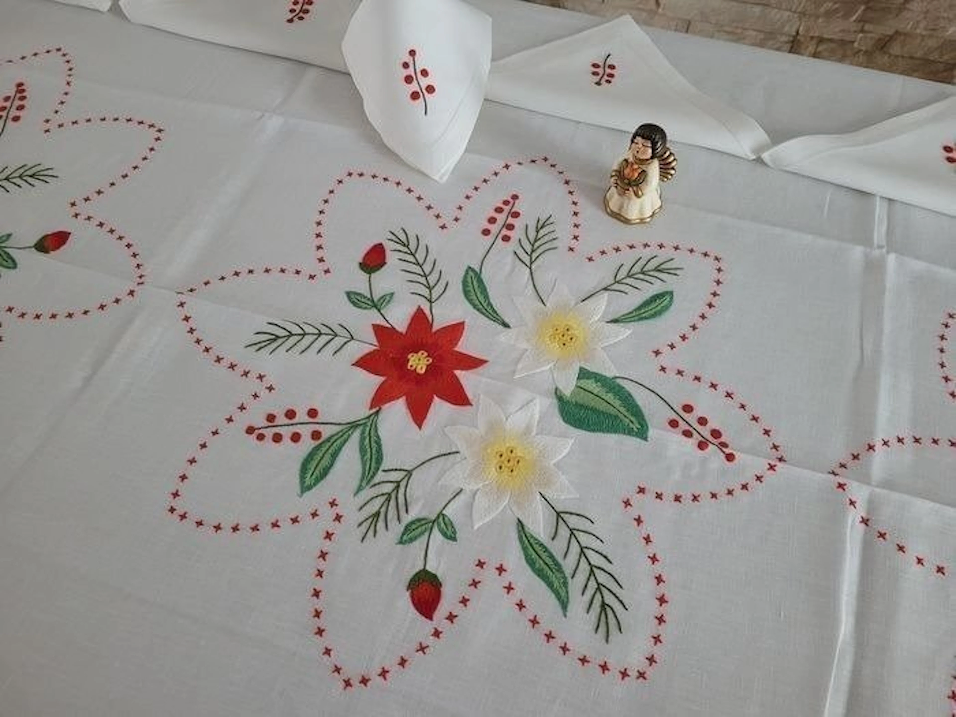 Prestigiosa Tovaglia natale 12 posti in purissimo lino...