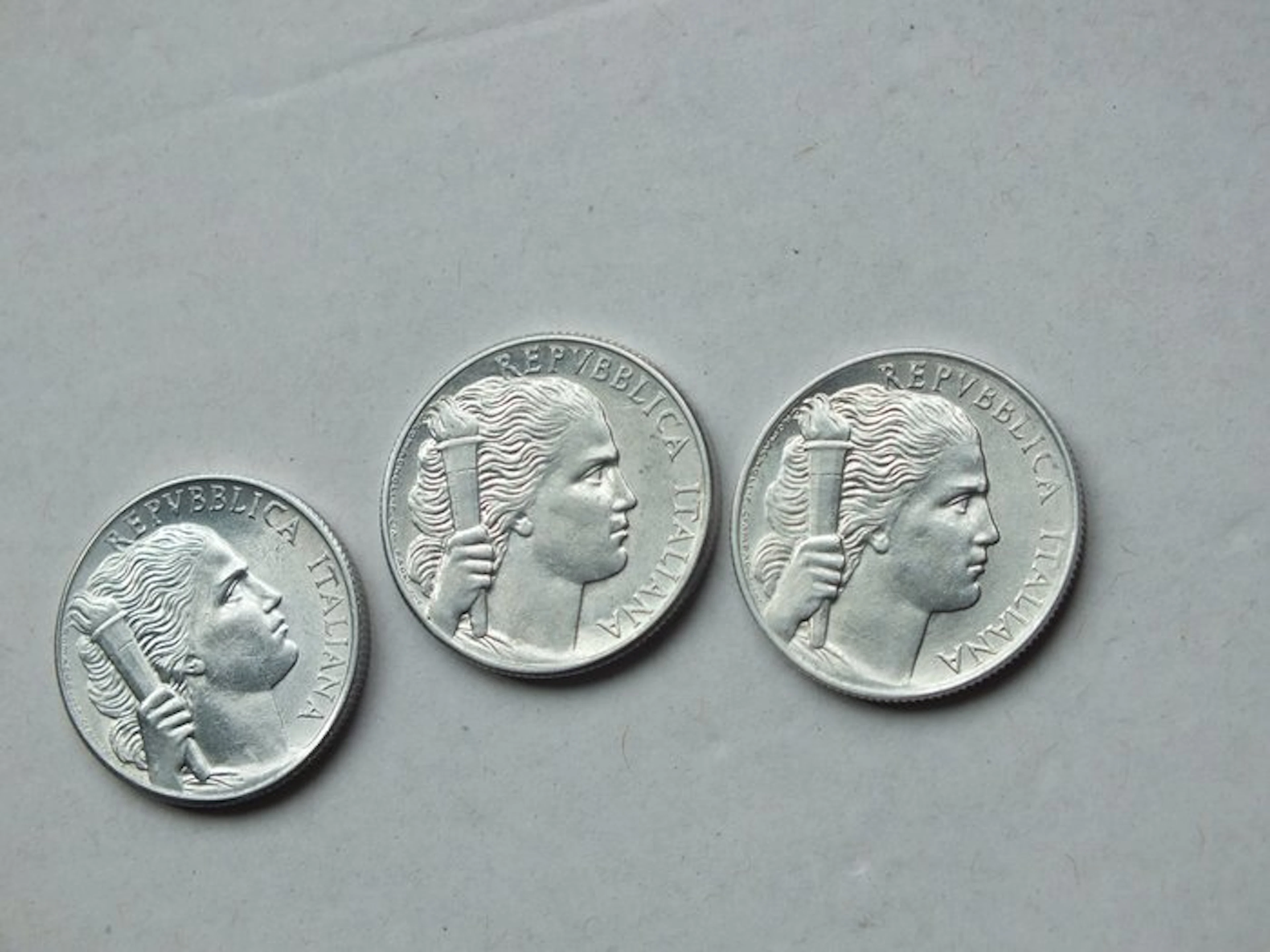 Italy, Republic tre coins 5 Lire serie uva 1948/1949/1950 (No reserve price)