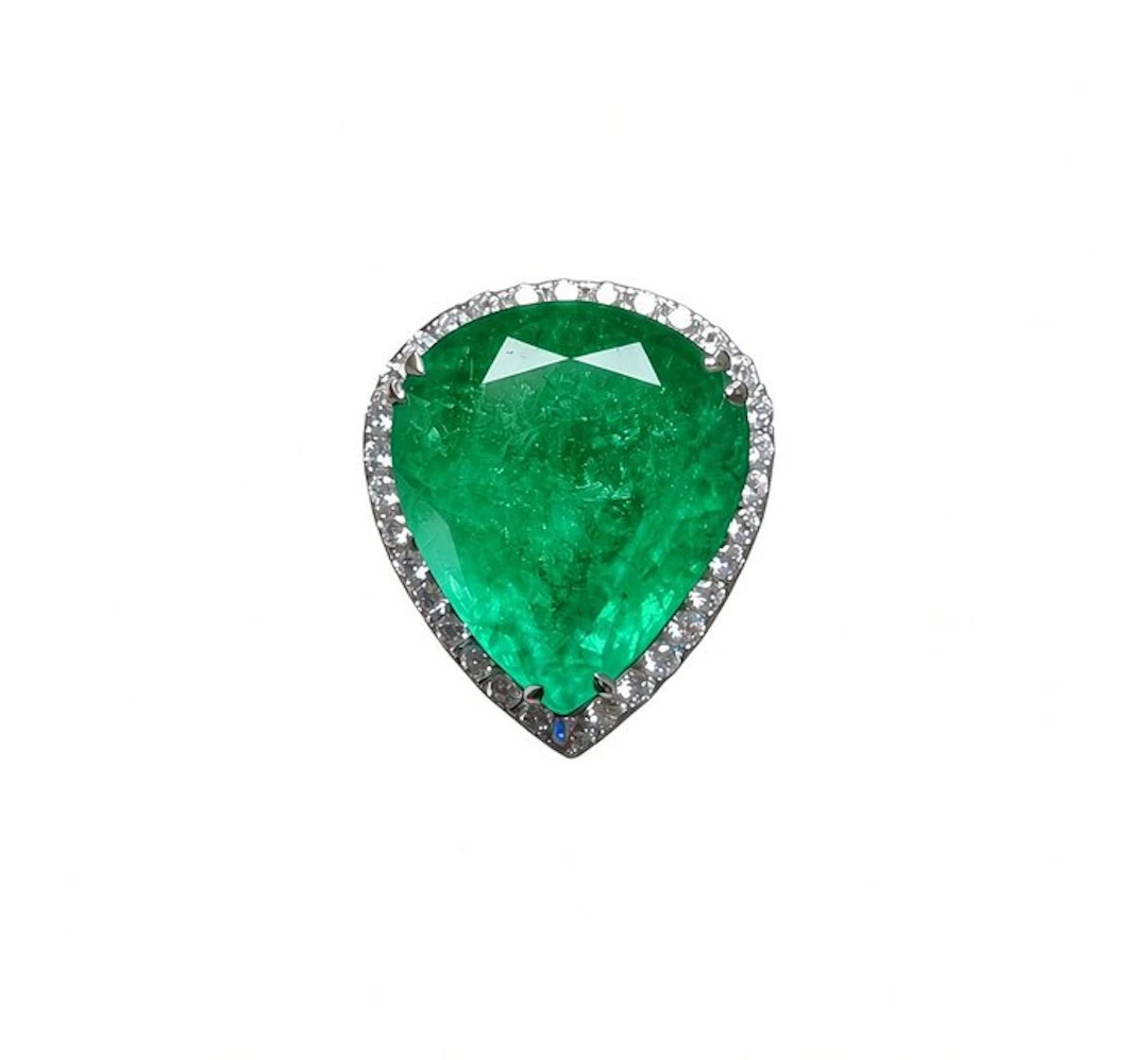 No reserve price - Ring - 18 kt. White gold - 16.61ct. tw. Emerald - Diamond