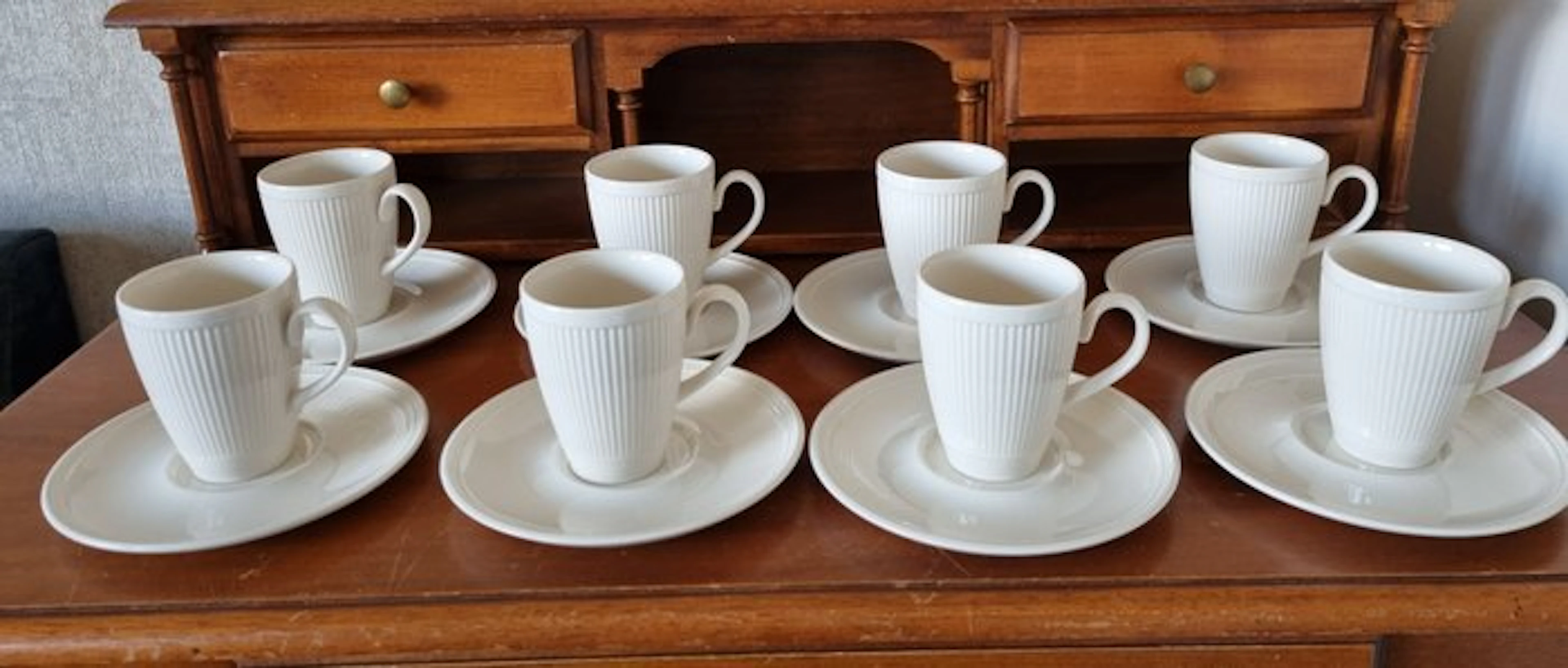 Wedgwood - Mug (8) - Windsor - Porcelain - Like new, with dish.