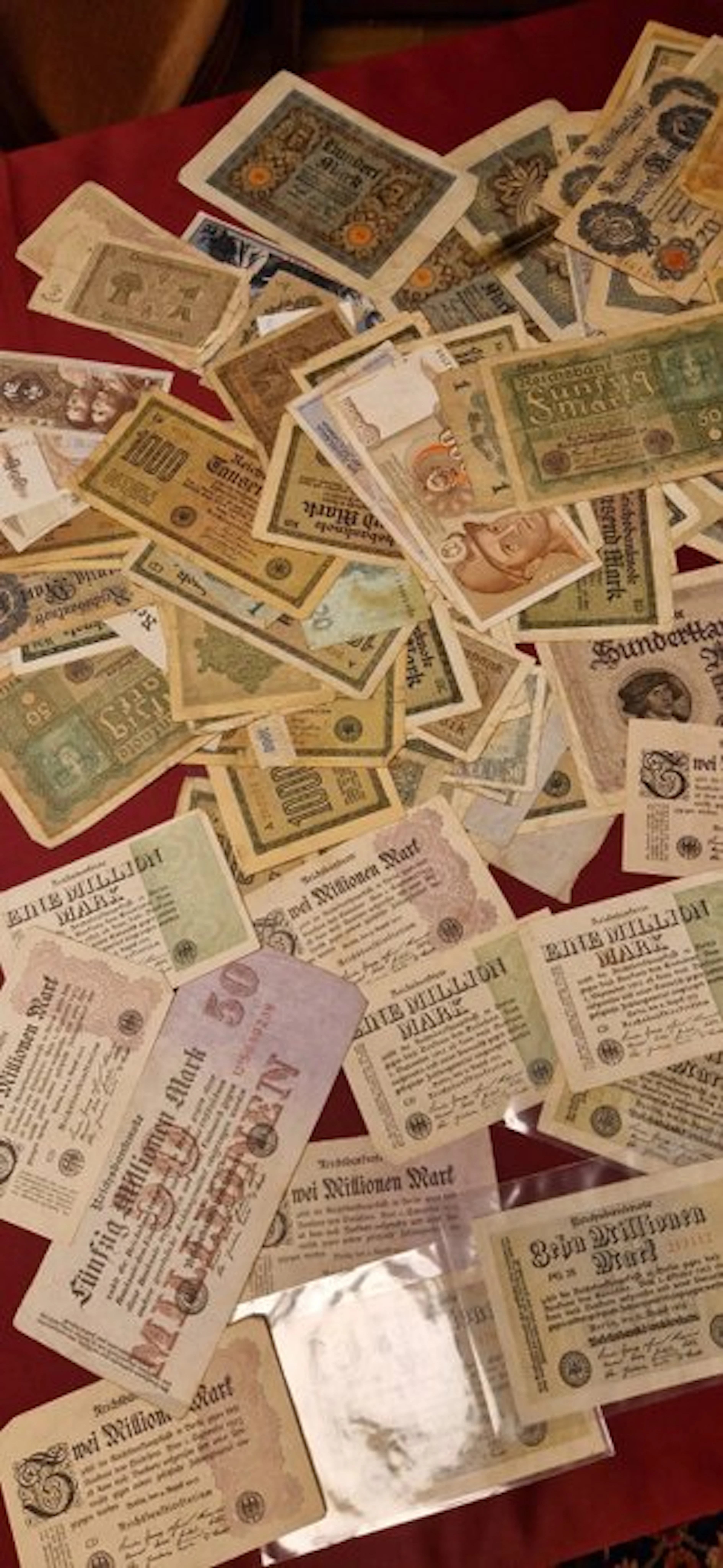 World. - 110 banknotes - various dates (No reserve price)