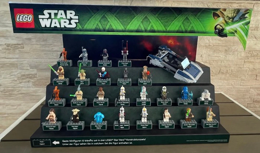 LEGO Store display - Star Wars - Star Wars Yoda Chronicles 2013 - Display