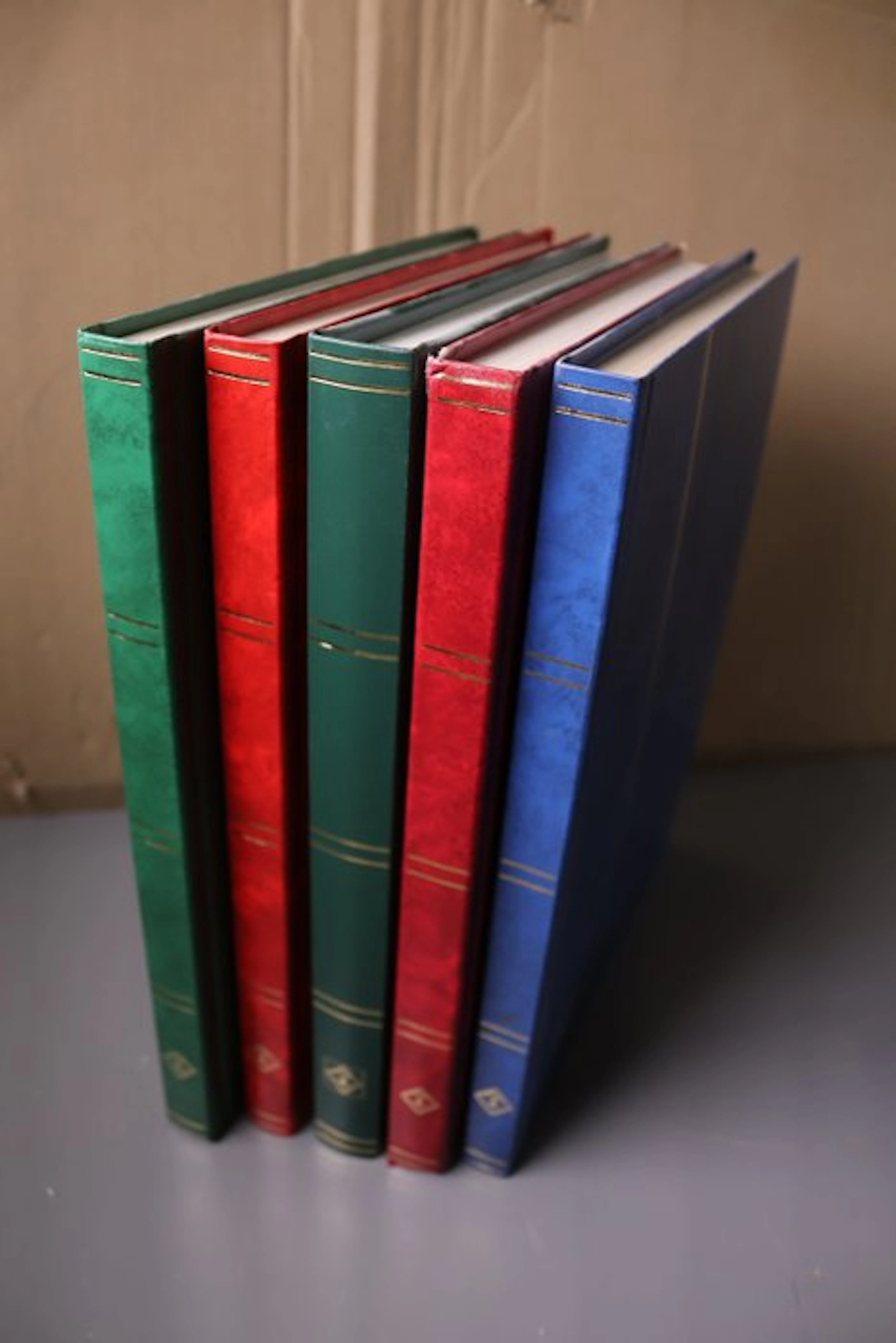 World - 5 empty Leuchtturm stockbooks with white pages
