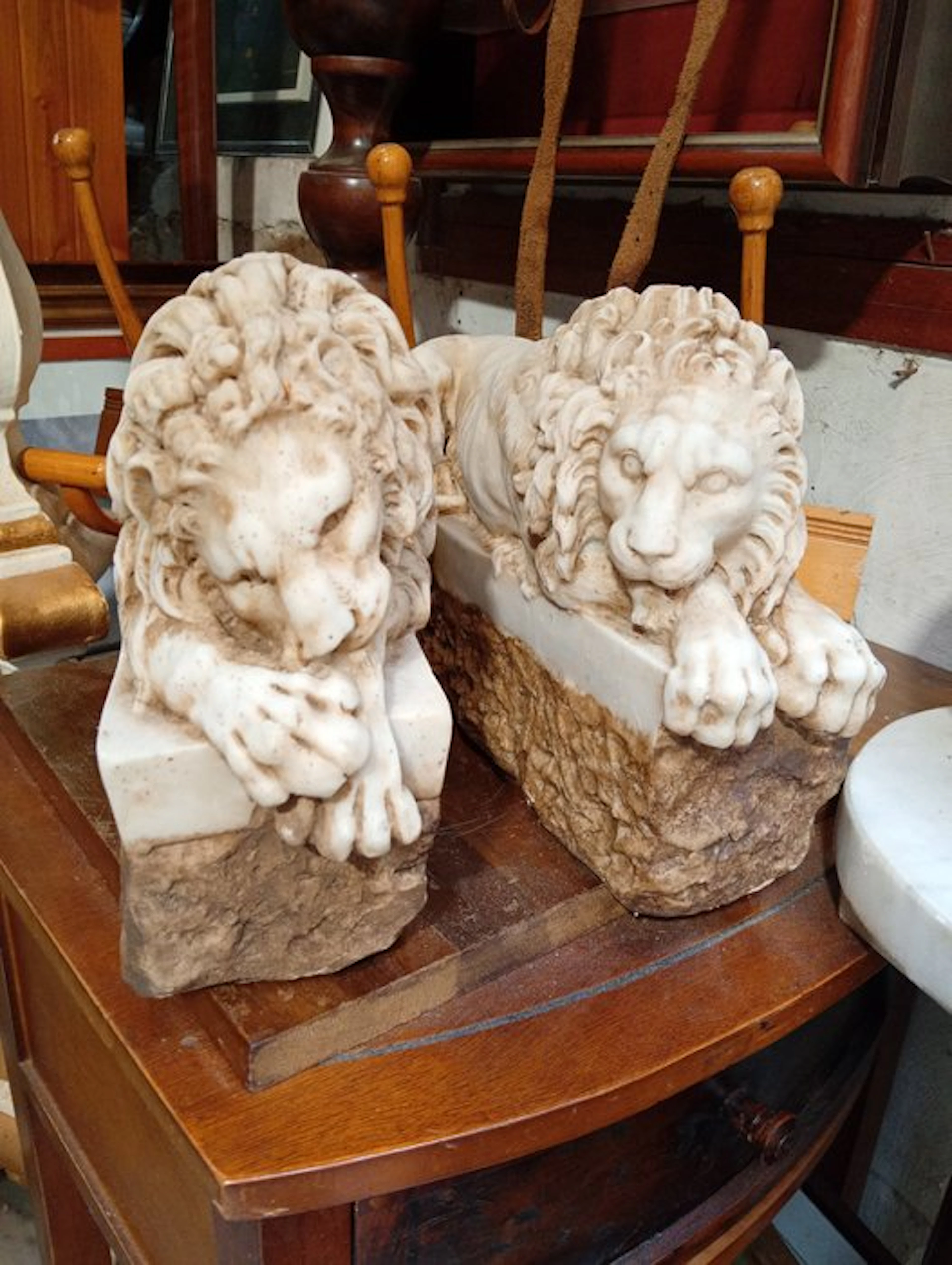 Sculpture, Coppia di leoni sdraiati - 20 cm - Marble, Stone