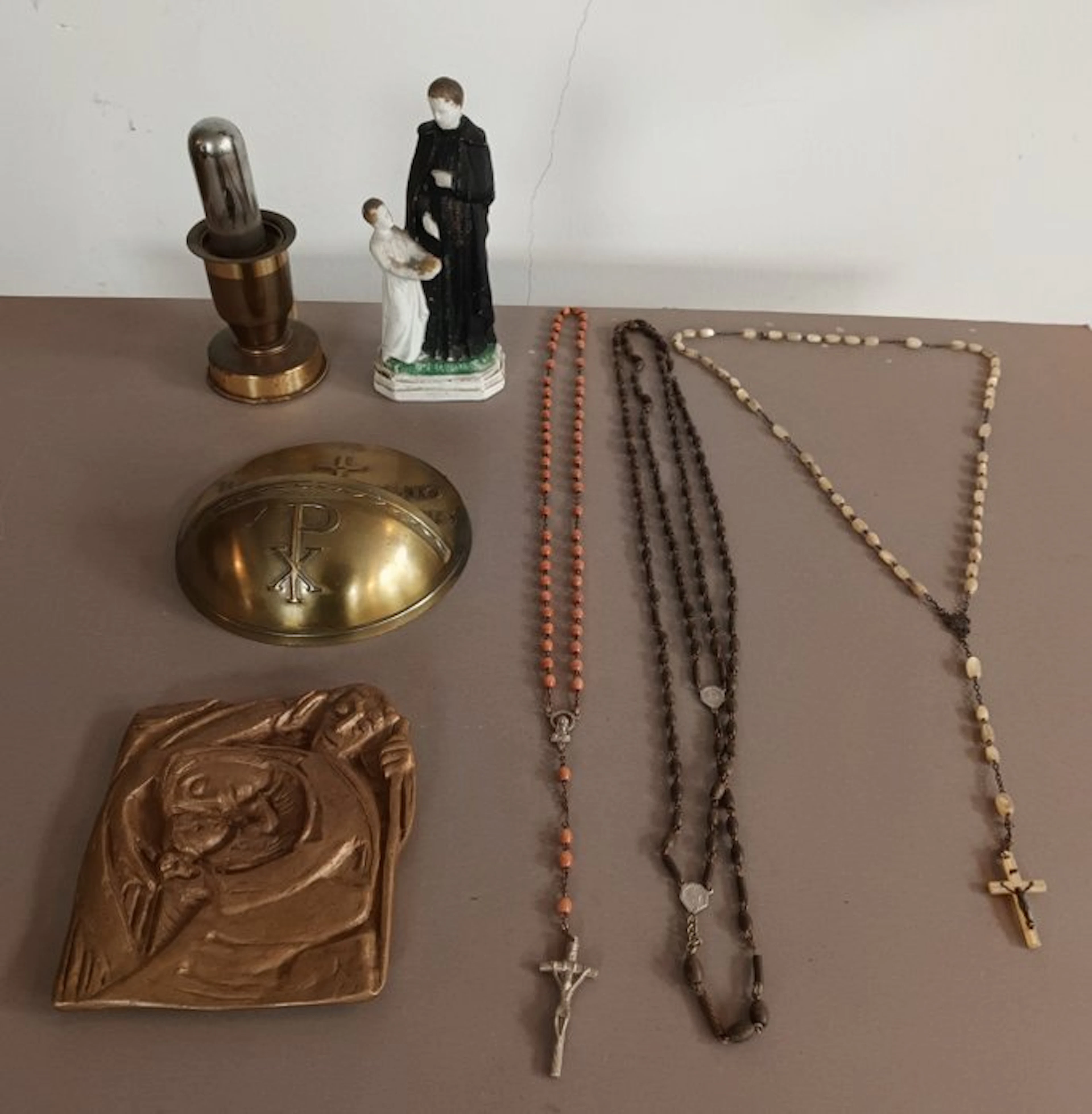 Figurine (7) - Copper, Brass, Plaster, Glass, Wood, mother-of-pearl