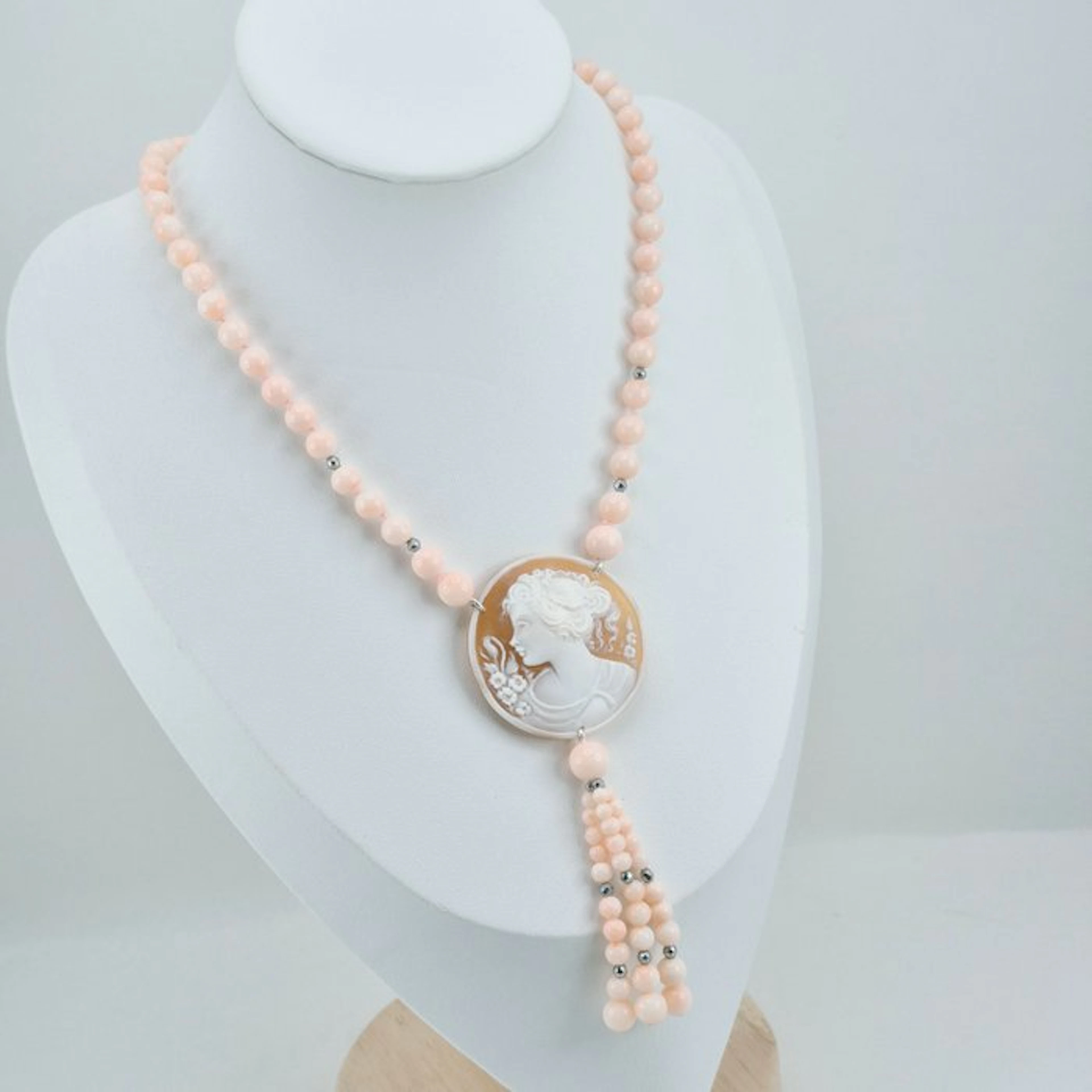 Coral - Silver - Necklace - Pink coral and cameo