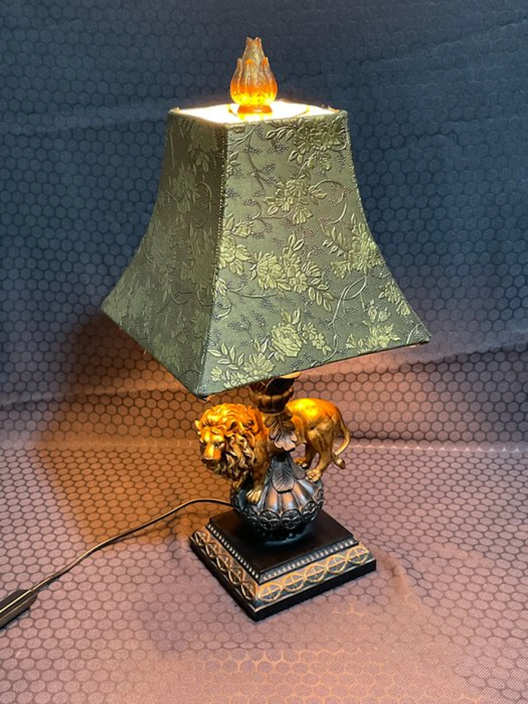 Lamp - Lion Red Eagle - Metal, Textile, Resin or plaster - No Reserve Price