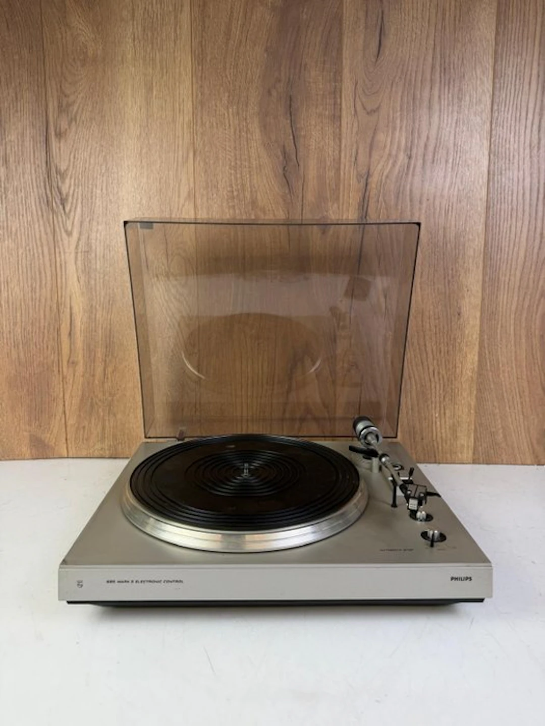 Philips - 685 Mark II Record player