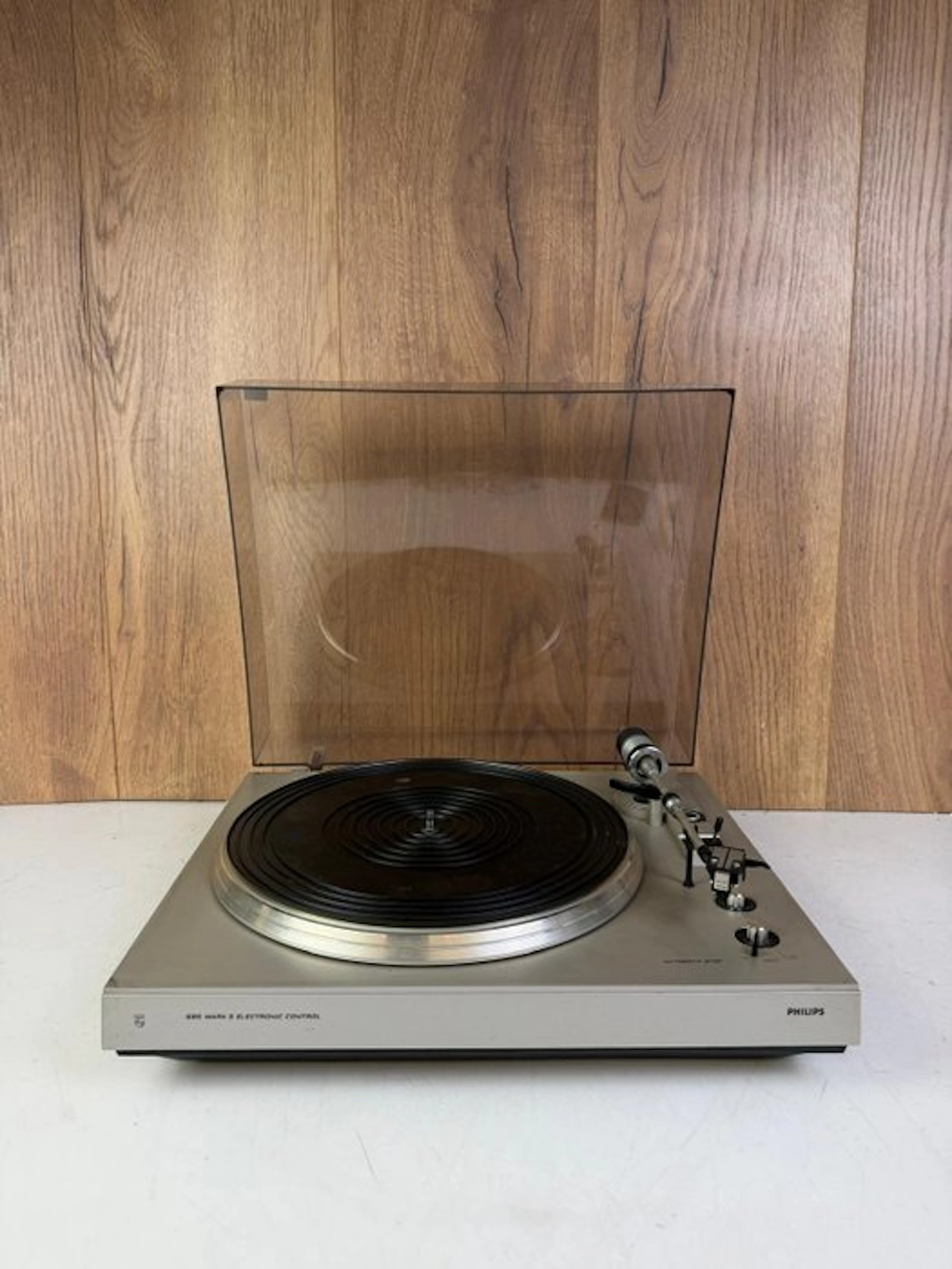 Philips - 685 Mark II Record player