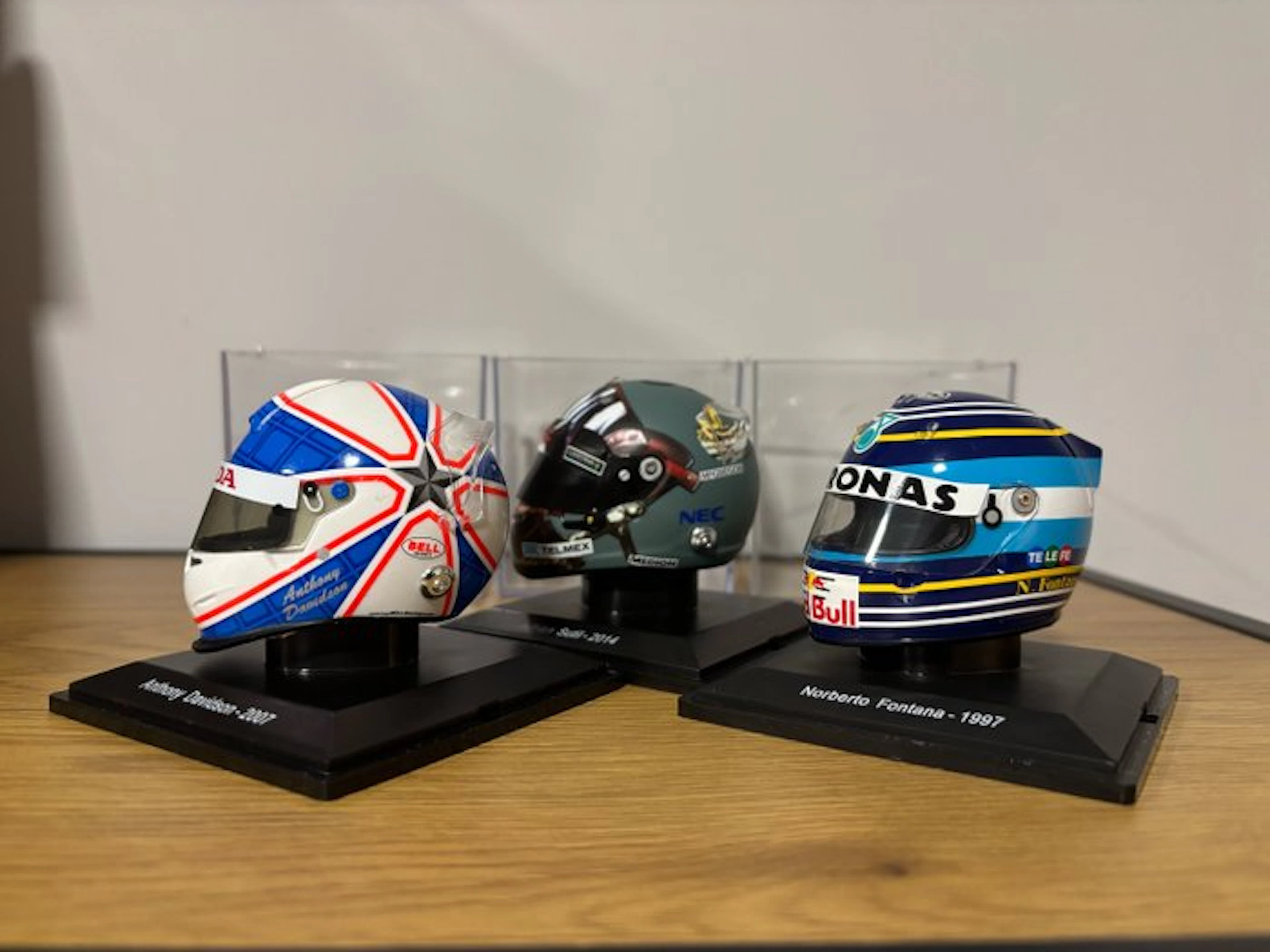 Spark 1:5 - Model sports car (3) - F1 Drivers Helmet Pack...