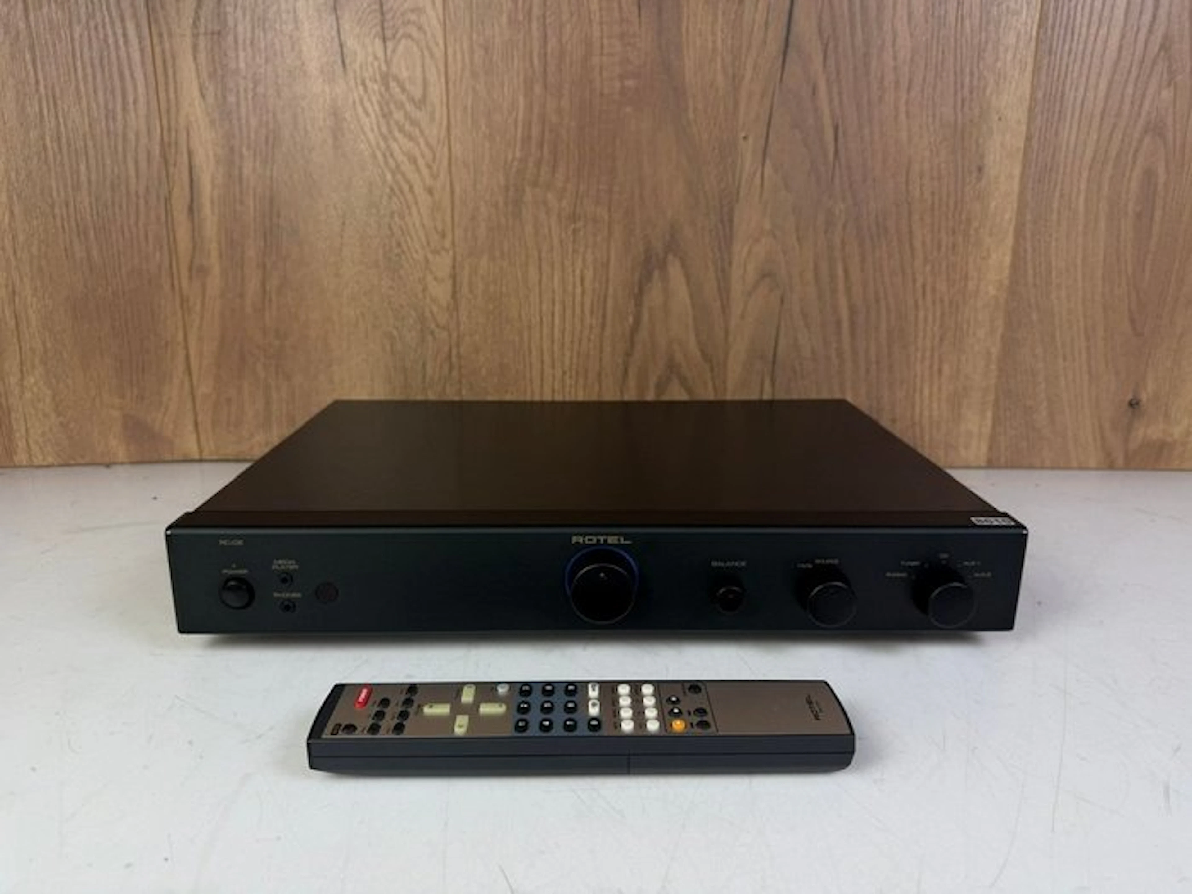 Rotel - RC-06 Preamplifier