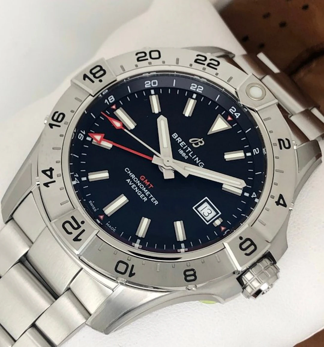 Breitling - Avenger Automatic GMT 44 - No reserve price...