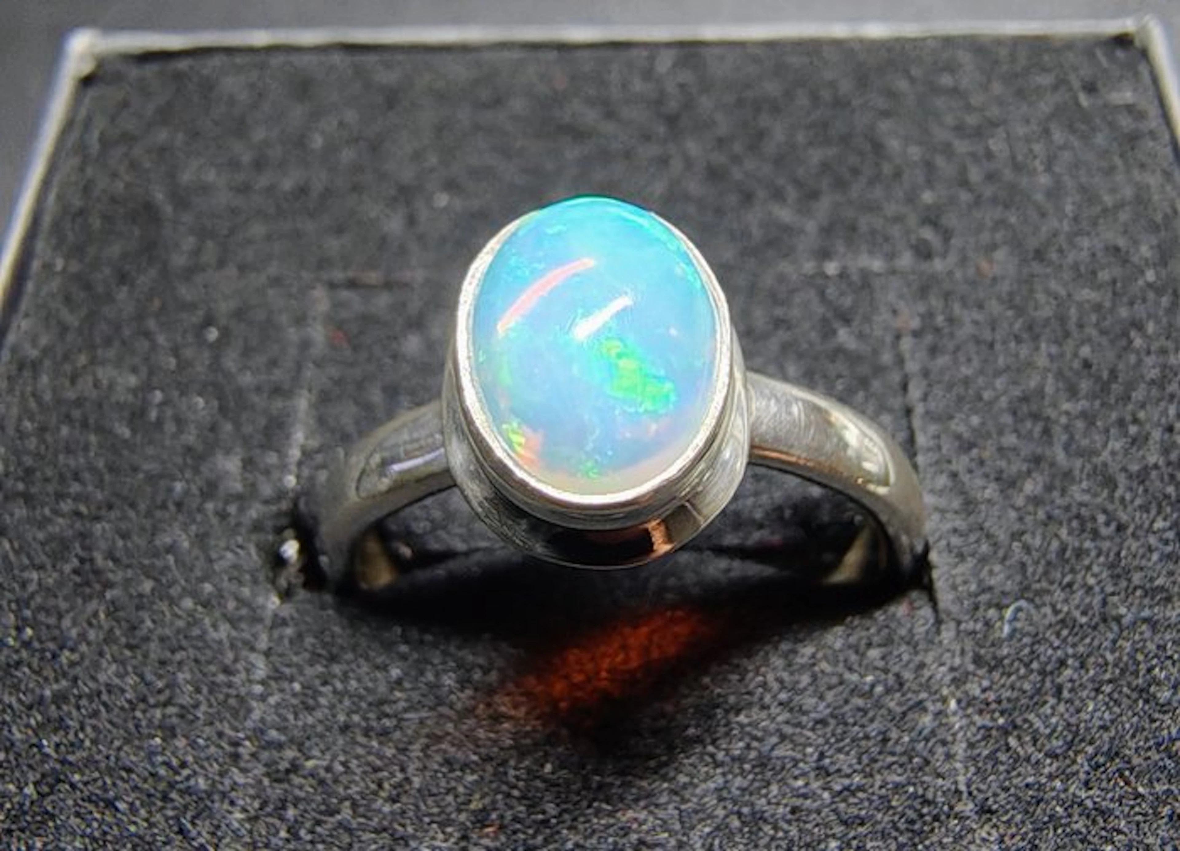 Ring in 935 silver with natural untreated opal – US 7...