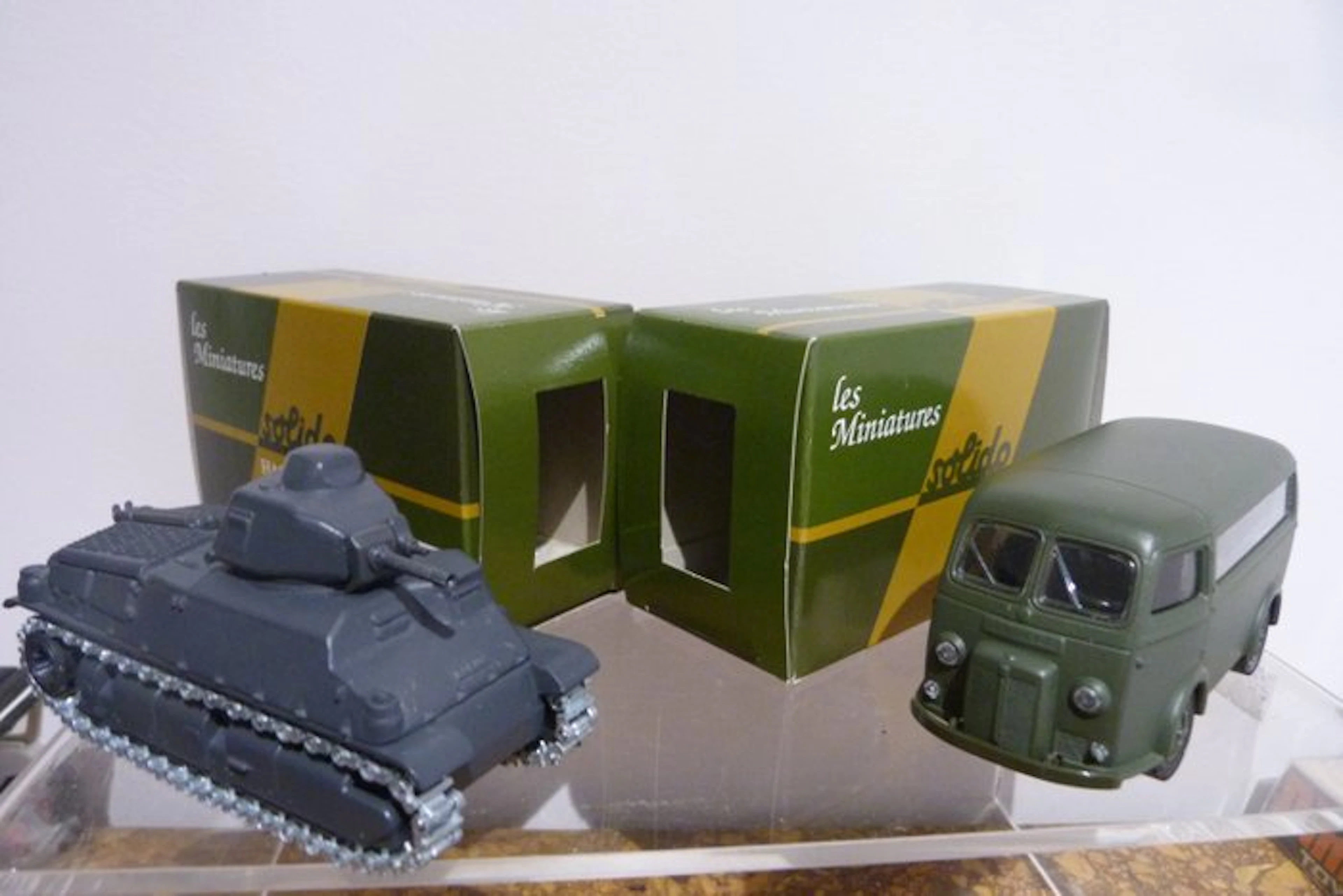 Solido, Hachette 1:43 - Model military vehicle (2) - Somua S35; Peugeot D4A