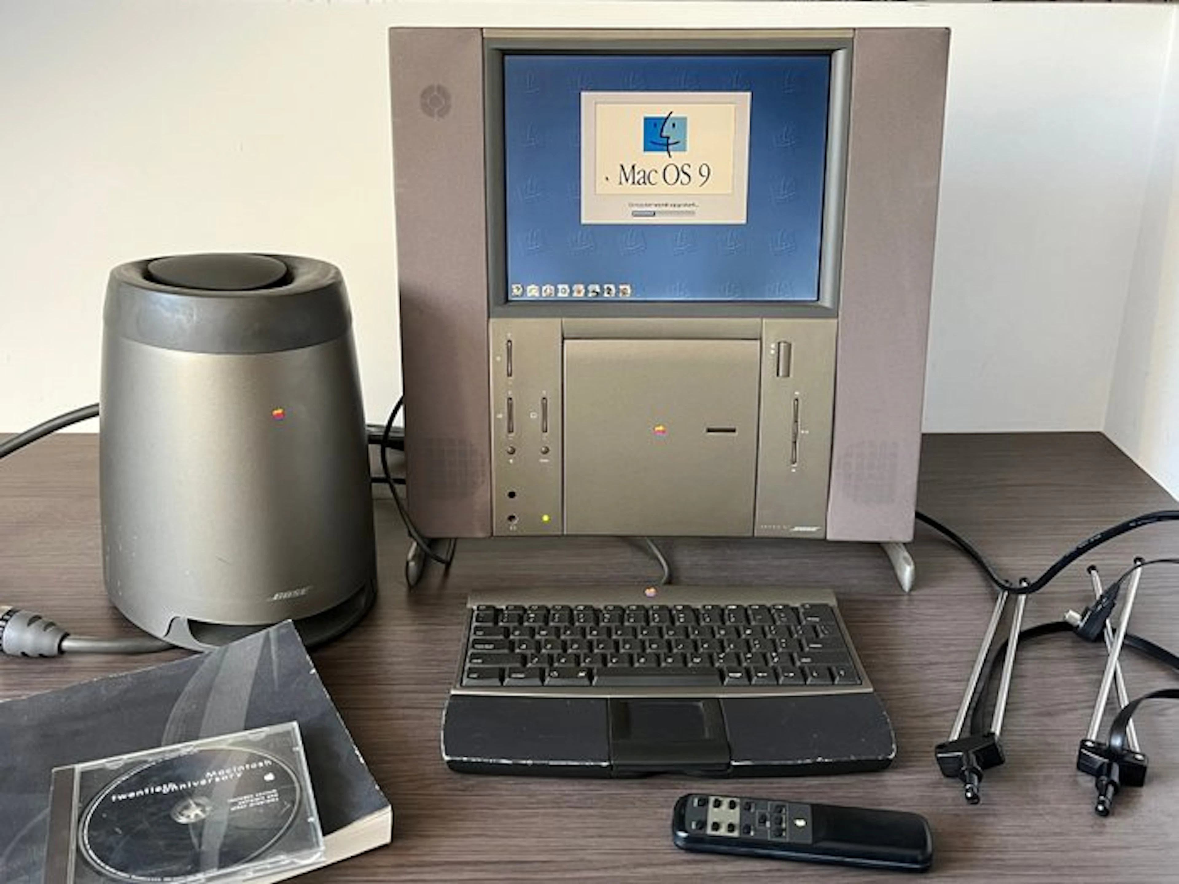 Apple 20th Anniversary Macintosh - Computer