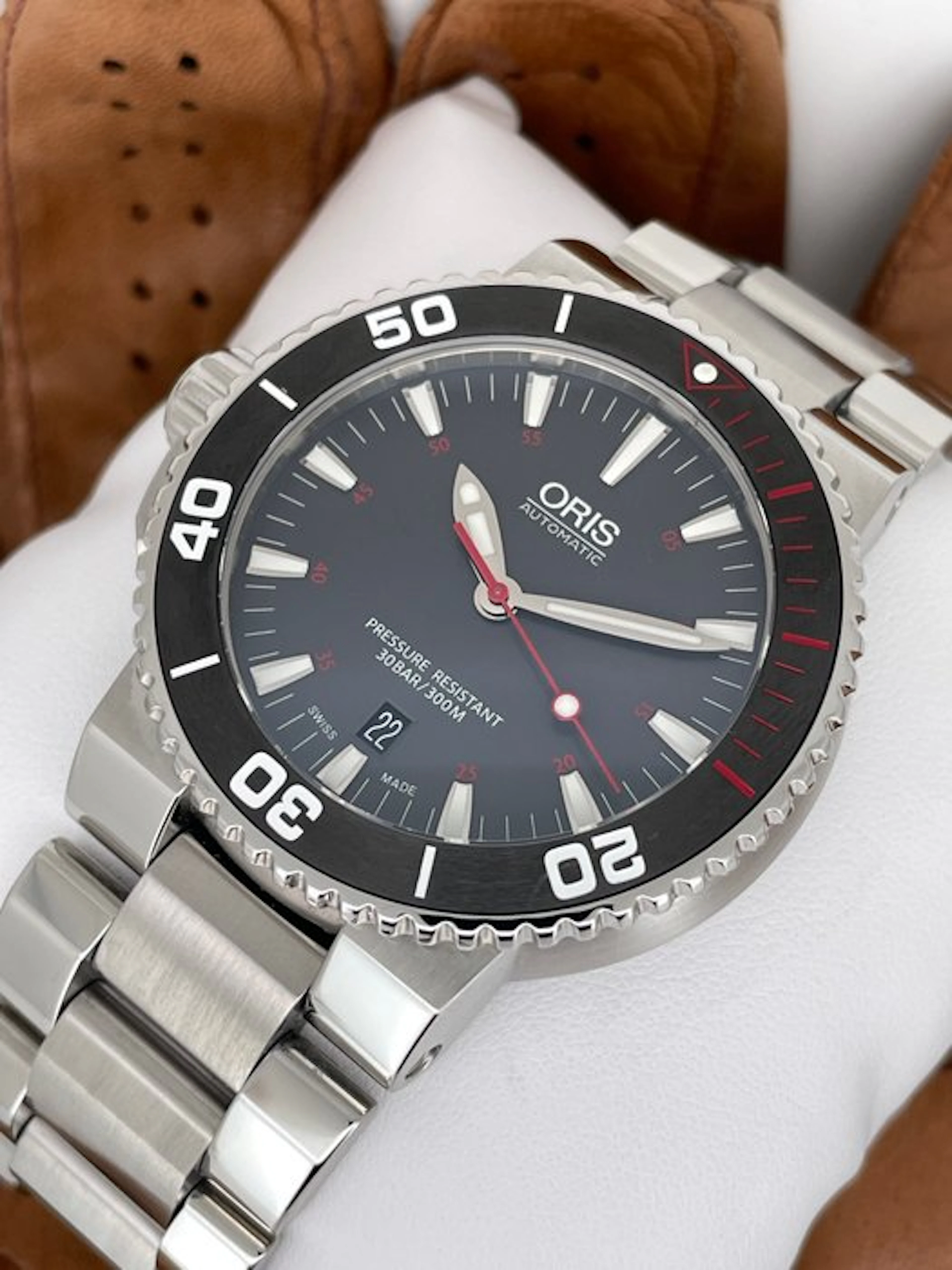 Oris - Aquis Diver Automatic Red Limited Edition - 7653-83 - Men - 2010-2020