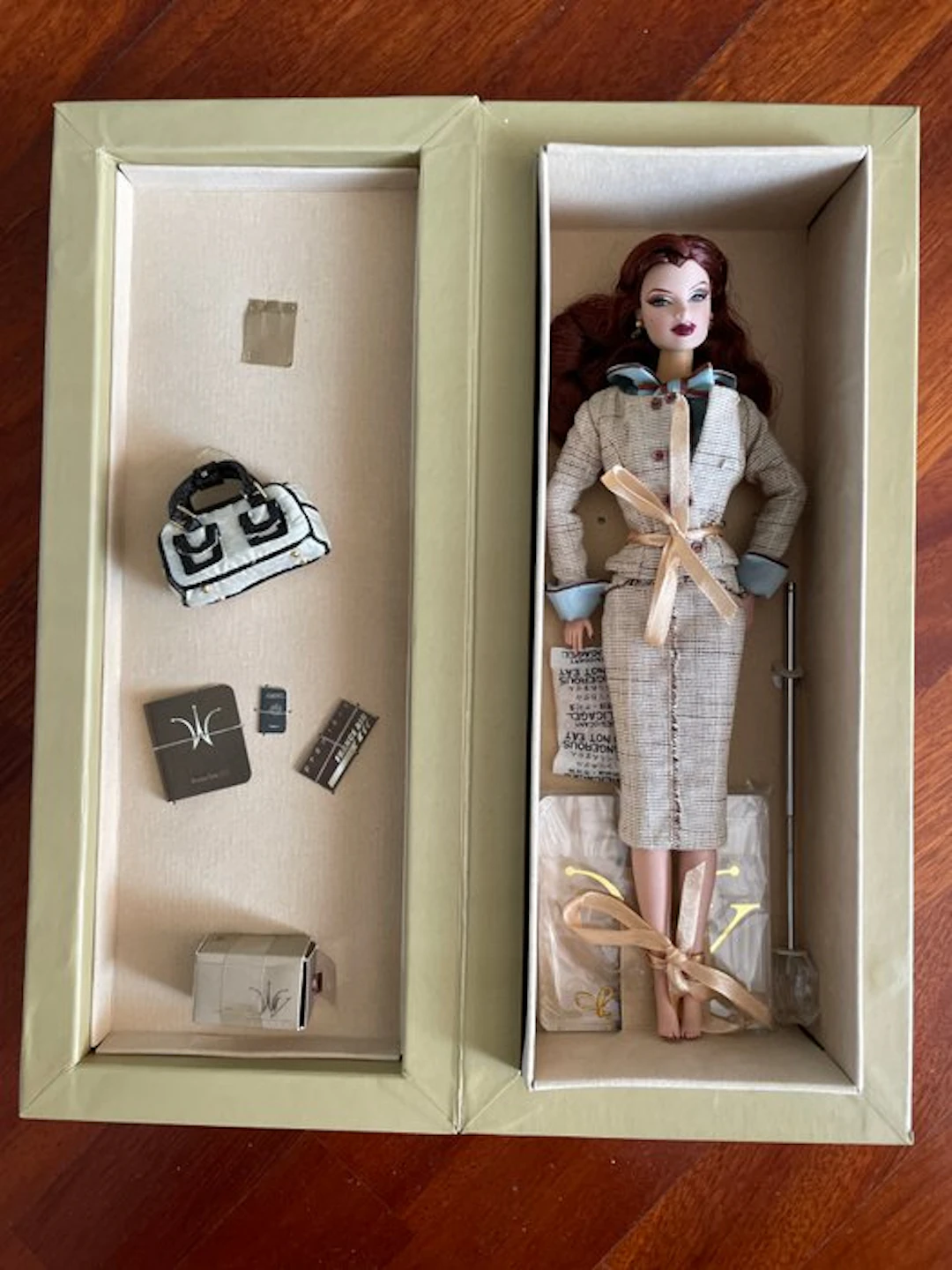 Fashion Royalty - Barbie doll She Means Business Véronique Perrin - 2000-2010