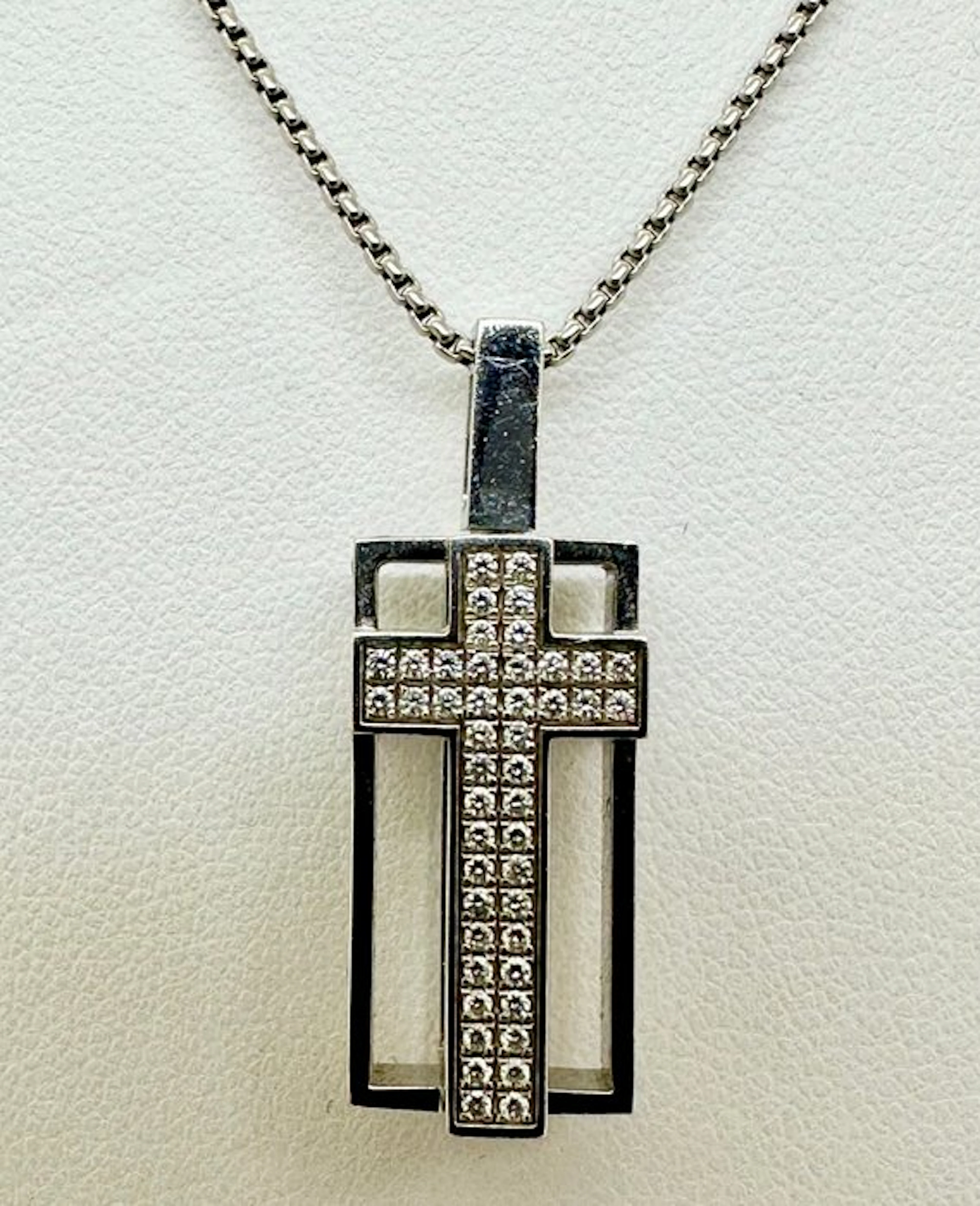 Other brand - Necklace with pendant - 18 kt. White gold - Roger Dubuis diamonds