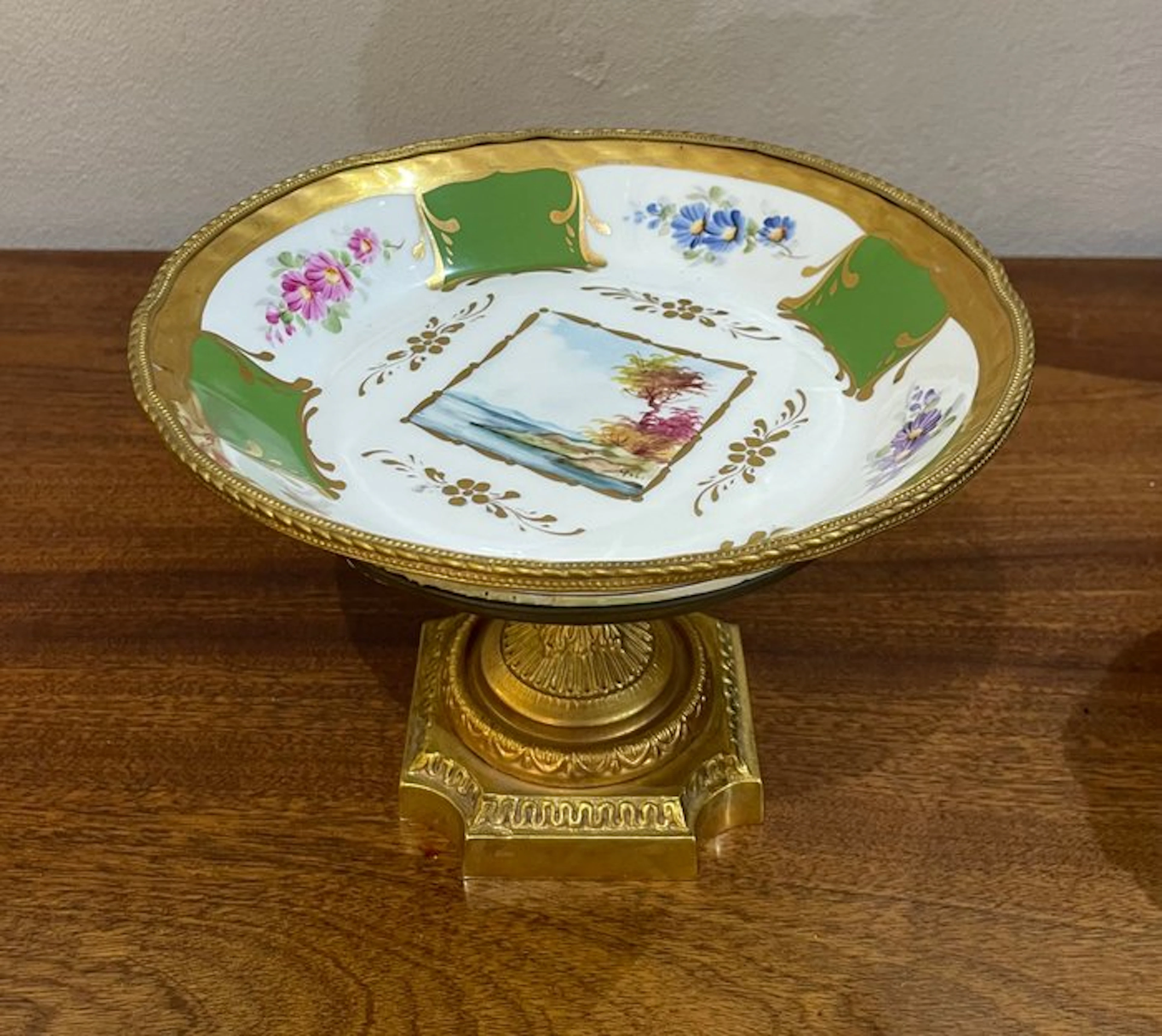 Centrepiece - Porcelain