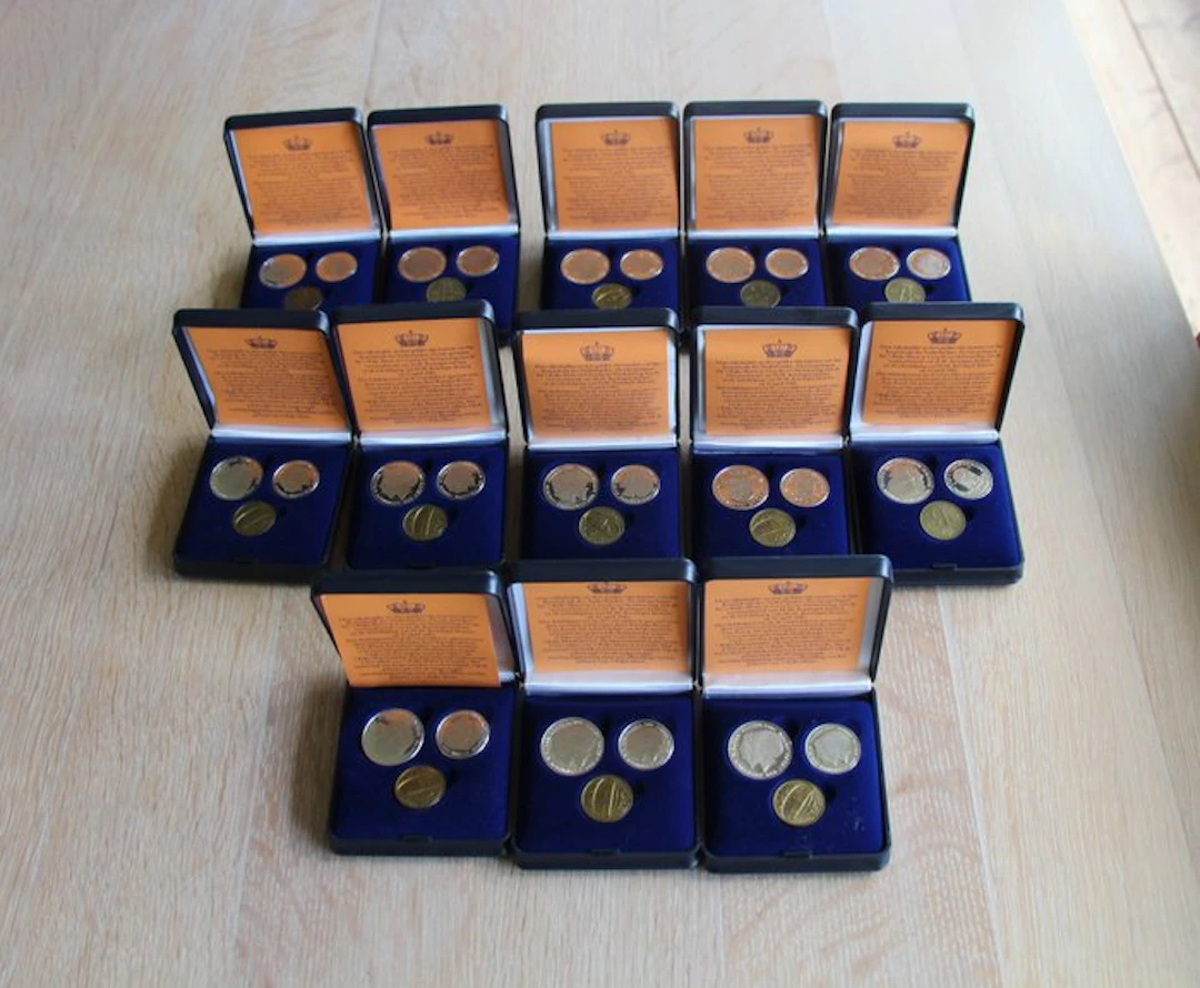 Netherlands. Inhuldigingsset 1980 'Dubbelportret' (13x) (No reserve price)