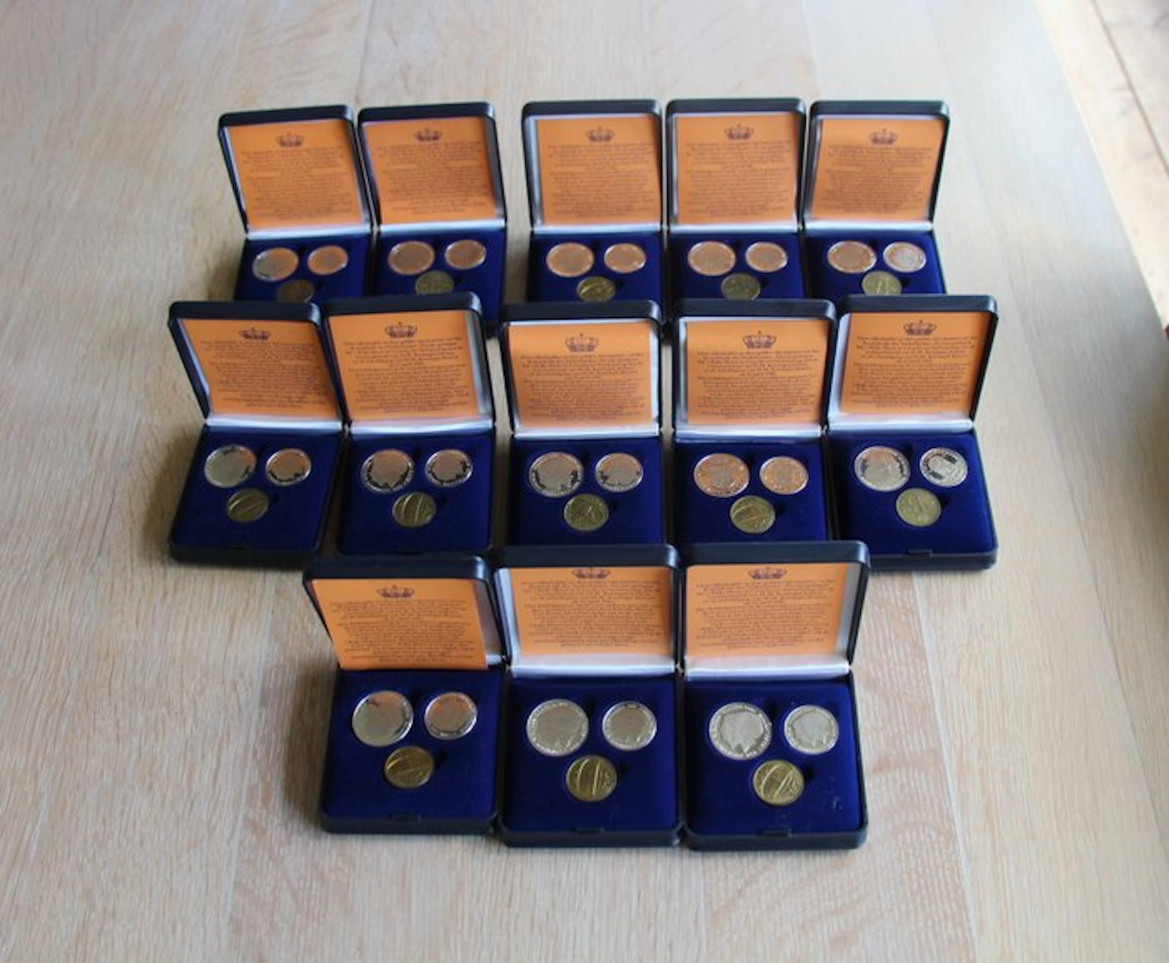 Netherlands. Inhuldigingsset 1980 'Dubbelportret' (13x) (No reserve price)