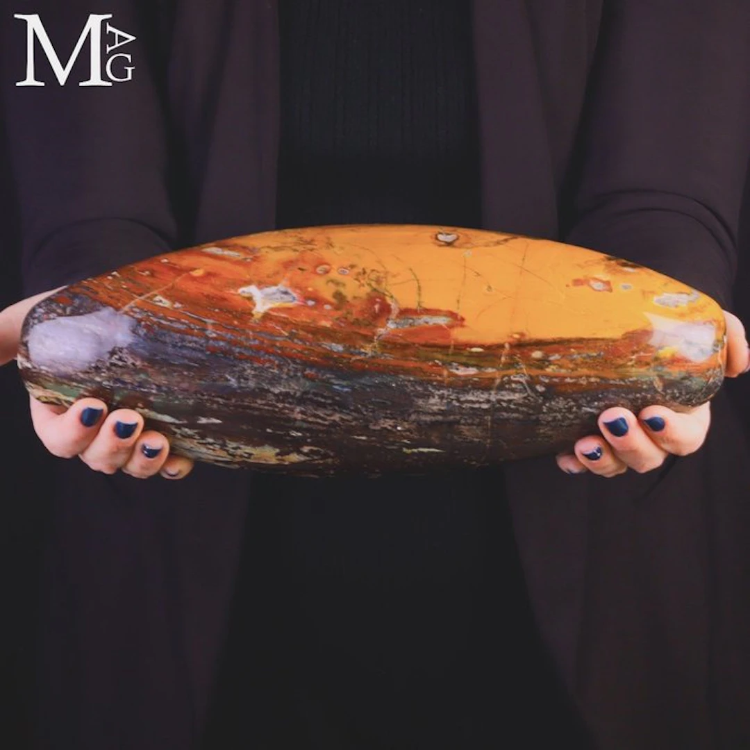 Large Shiva Lingam in agatized jasper - Jasper from...