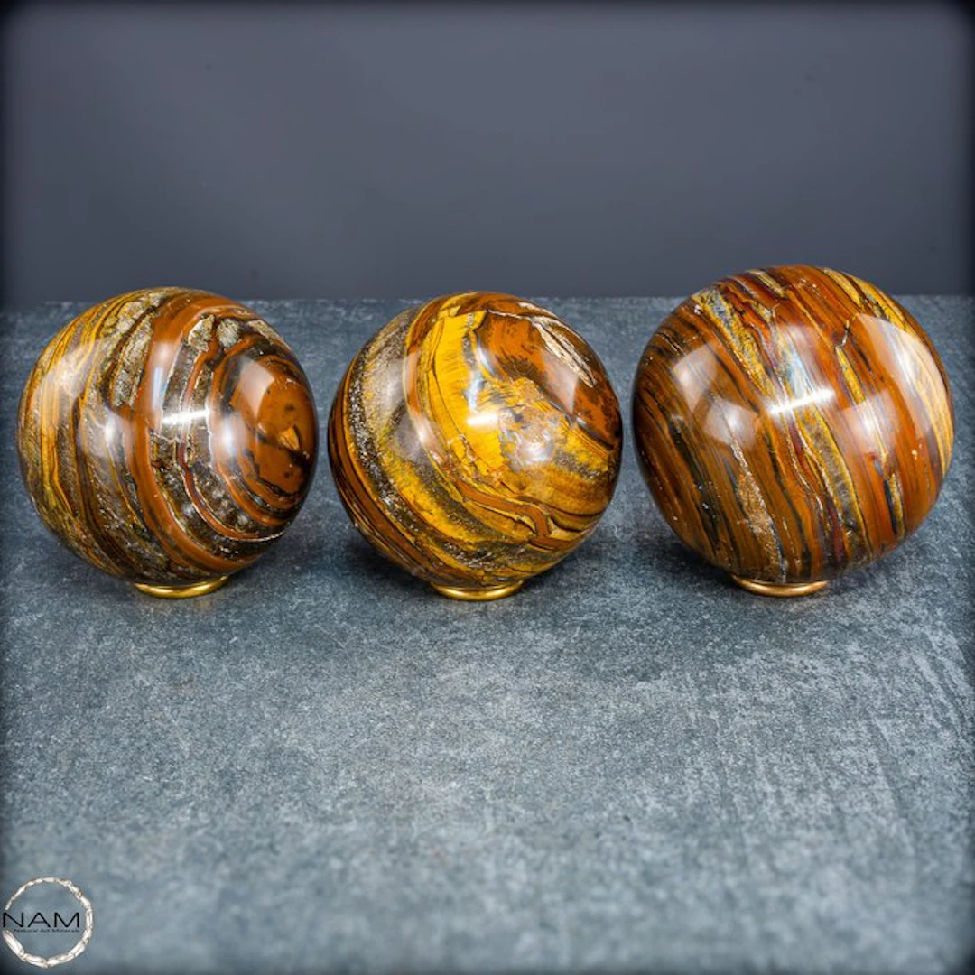 Tiger’s Eye Sphere Set – three expressive unique pieces with gold-brown