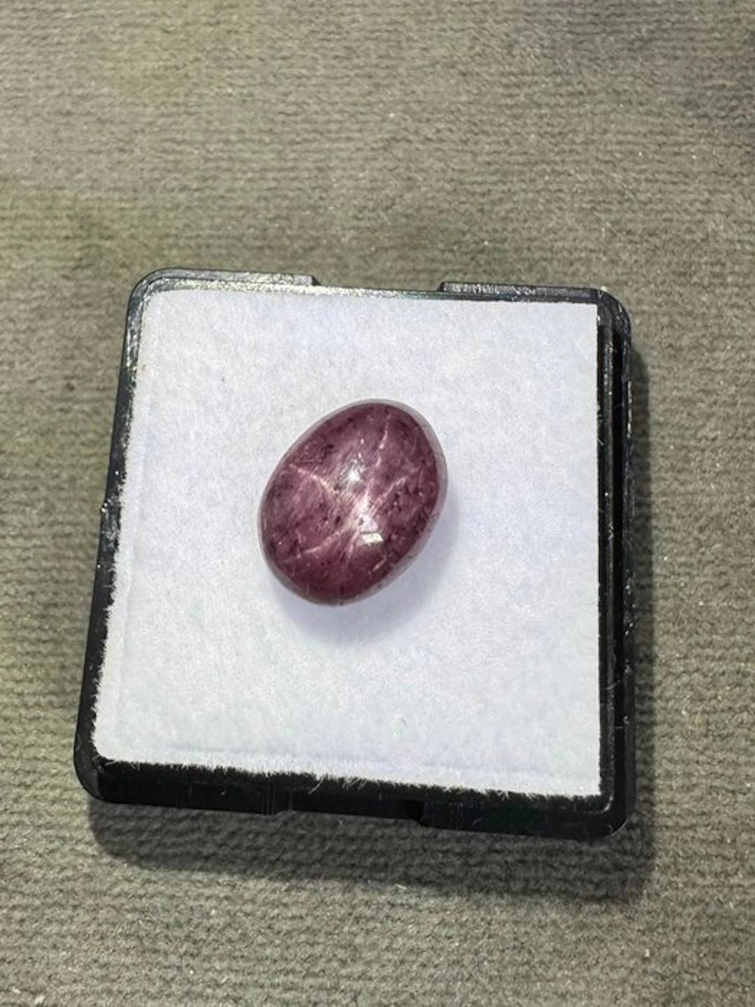 Star Ruby cabochon - 5.60 carats Cabochon- 1.12 g