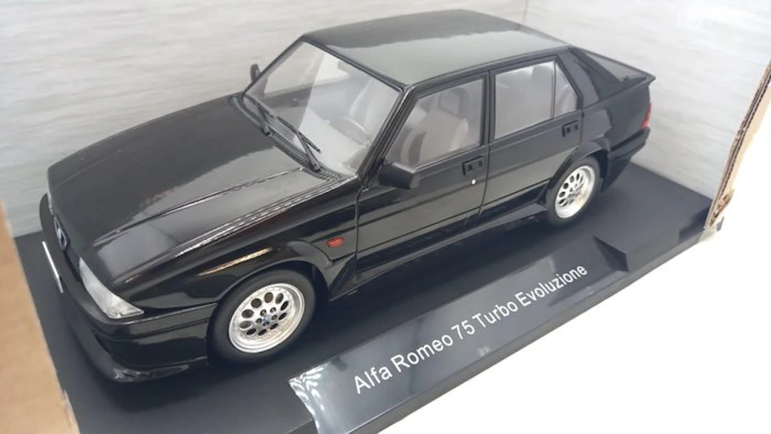 MCG 1:18 - Model plane - Alfa Romeo 75 Turbo Evoluzione 1987 - (cod.P7)