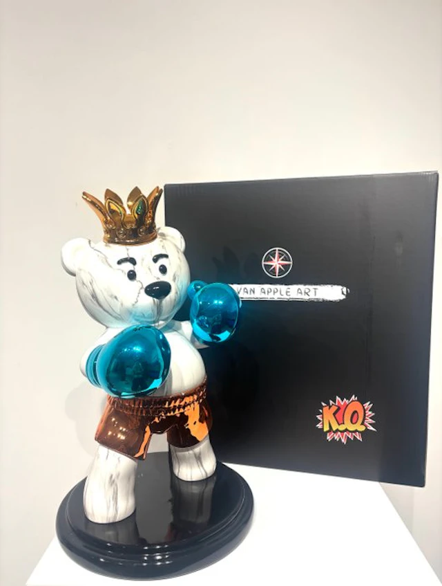 Van Apple - The Boxing Bear Le Mans - Large
