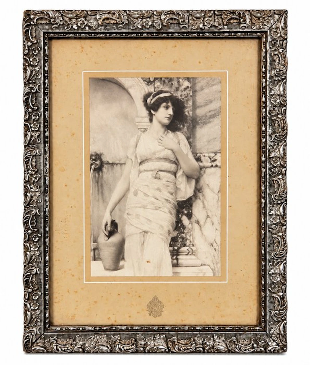 inconnu - Photogravure ancienne – Jeune femme à l’amphore...