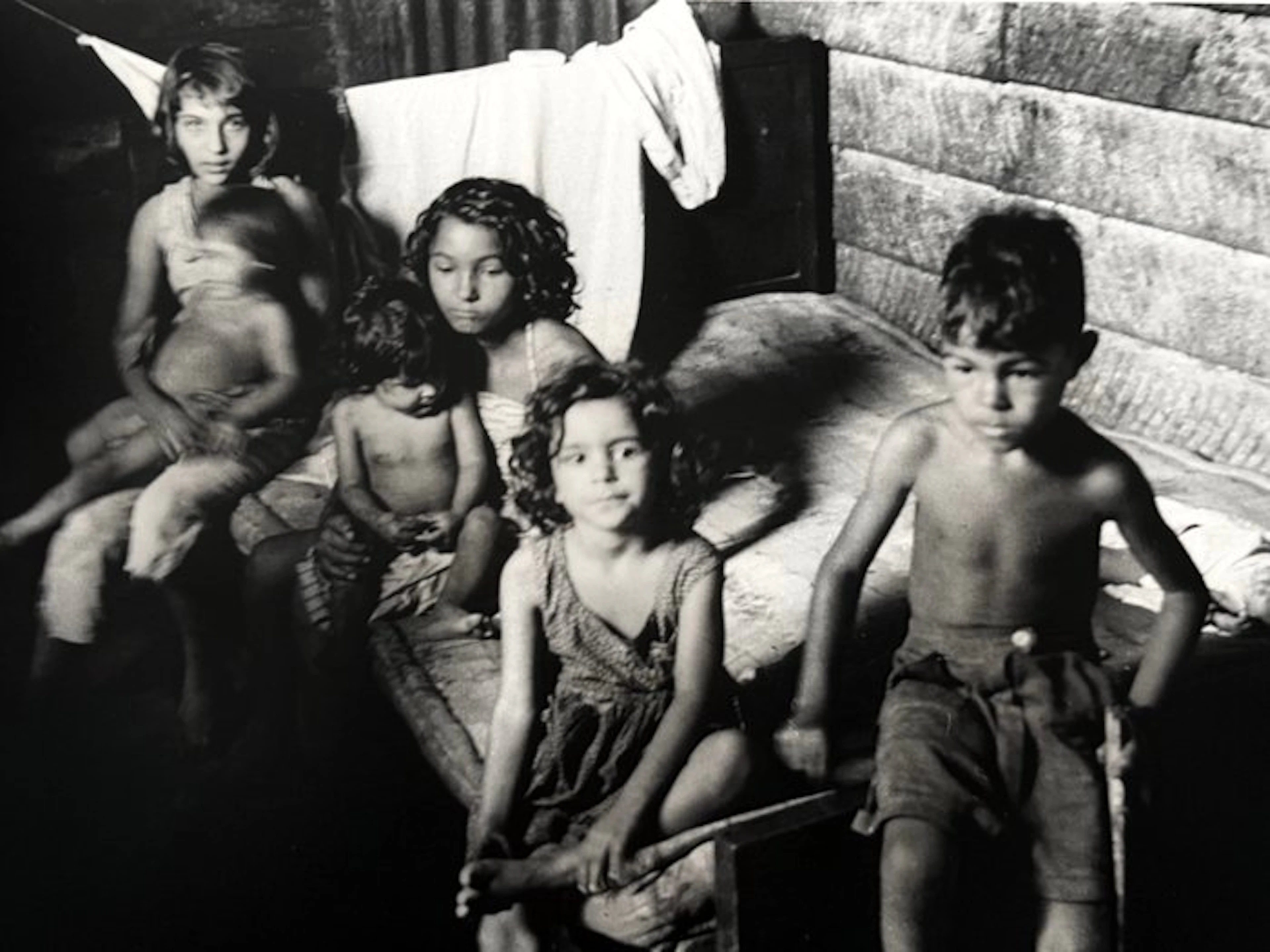 Alberto Korda (1928–2001) - "Niños de campesinos en Sierra Maestra"
