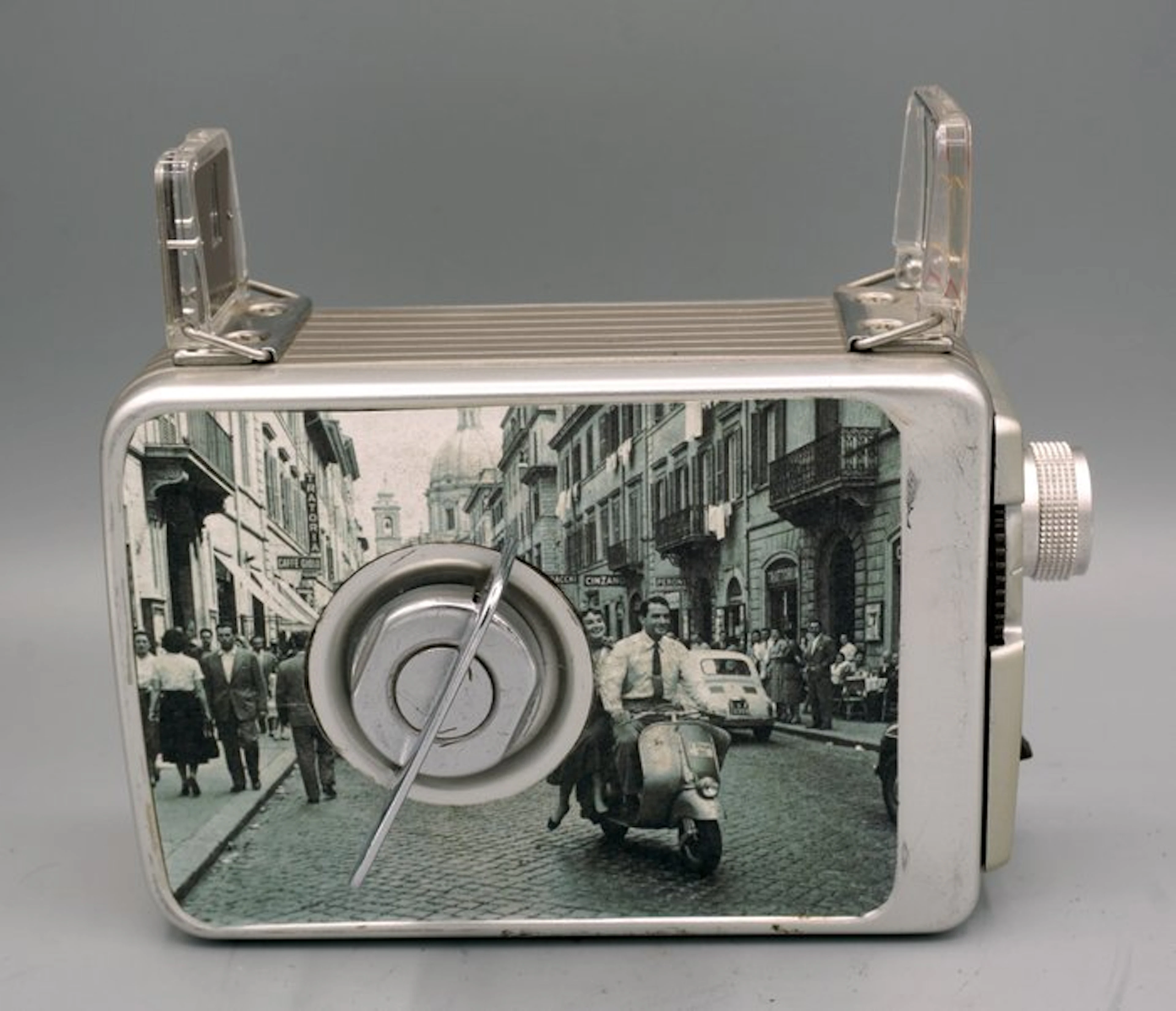 Kodak Brownie 8mm Movie Camera II – Reinterpretazione...