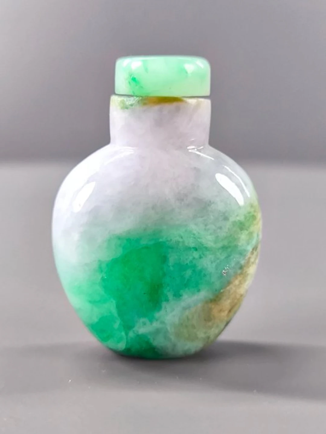 chine Rare Chinese snuffbox in polychrome jadeite