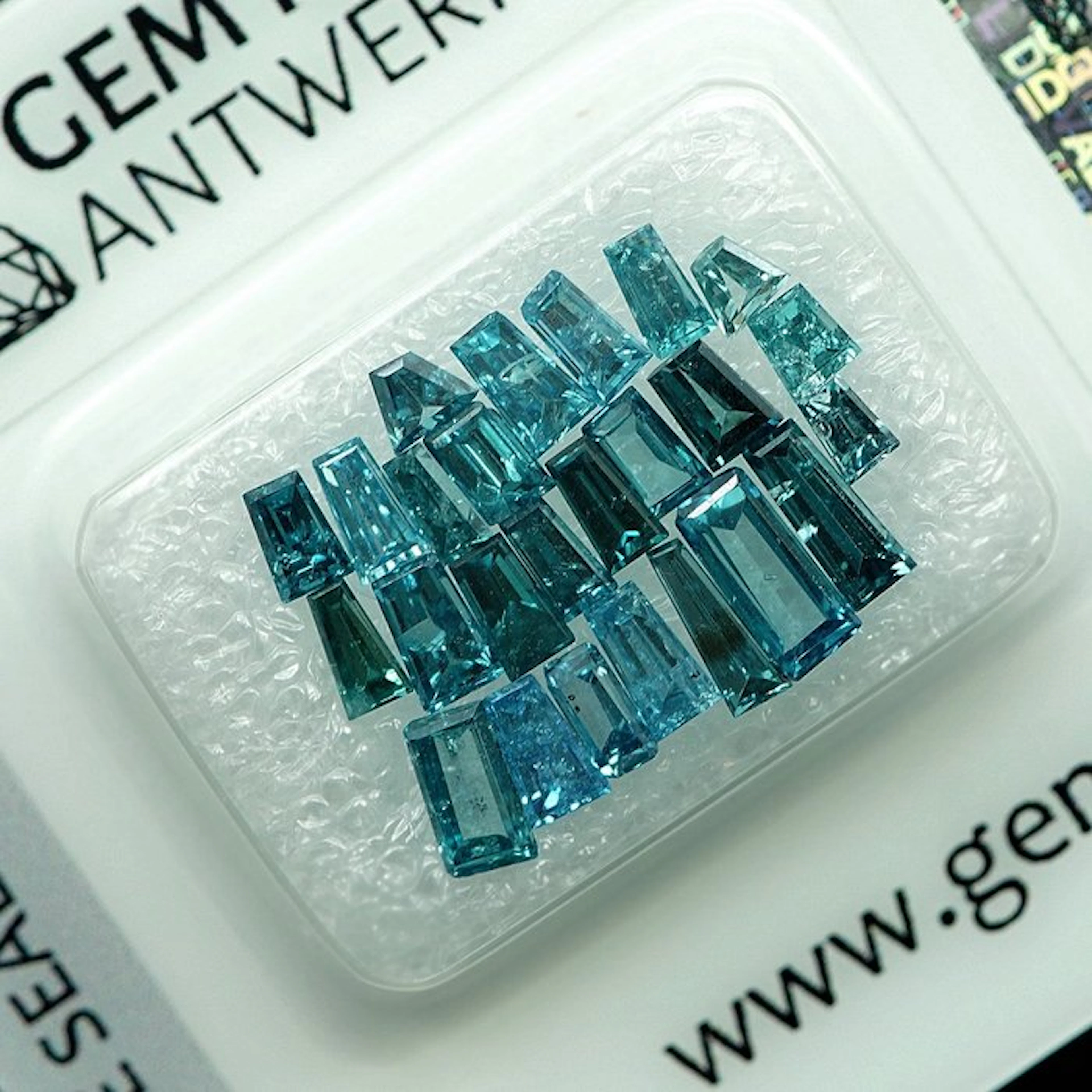 25 pcs Diamond (Colour-treated) - 2.53 ct - Fancy Blue - SI1