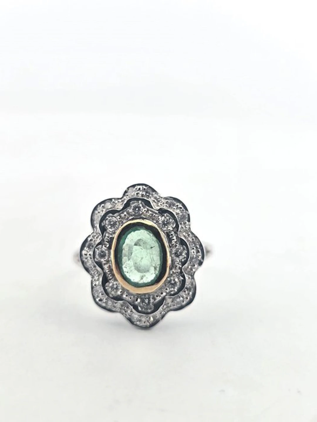 Ring - 18 kt. White gold - 1.70ct. tw. Diamond (Natural) - Emerald