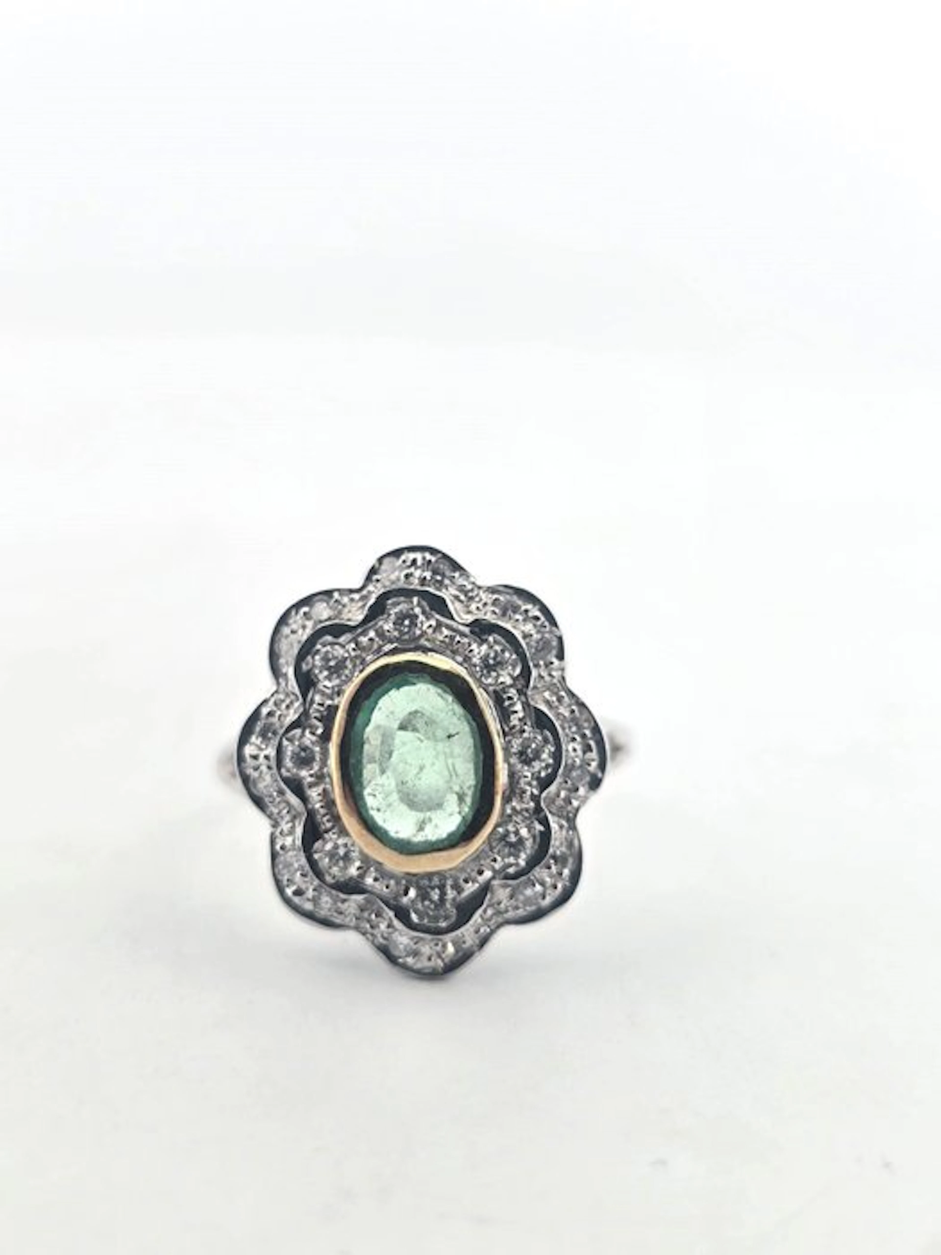 Ring - 18 kt. White gold - 1.70ct. tw. Diamond (Natural) - Emerald