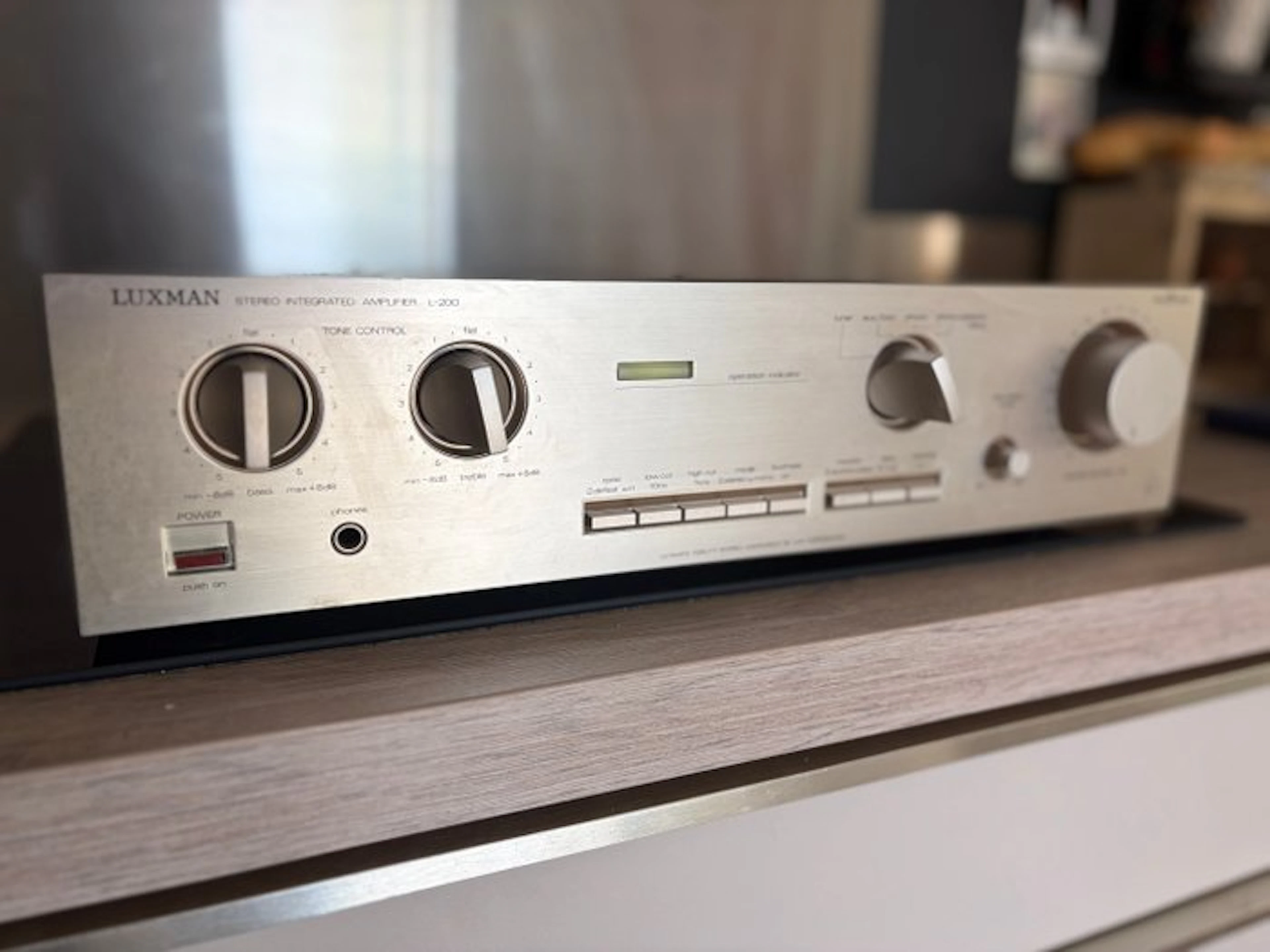 Luxman - L-200 Solid state integrated amplifier